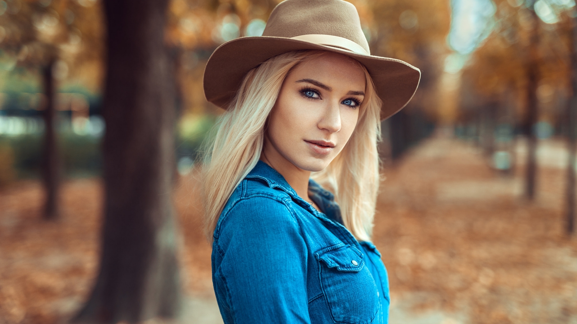 Blonde woman wearing a hat and denim shirt HD Wallpaper