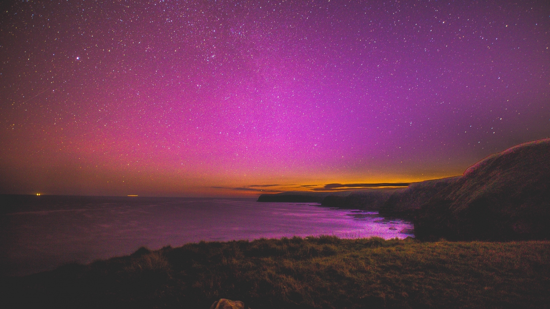 Starry night sky over the ocean and cliffs HD Wallpaper