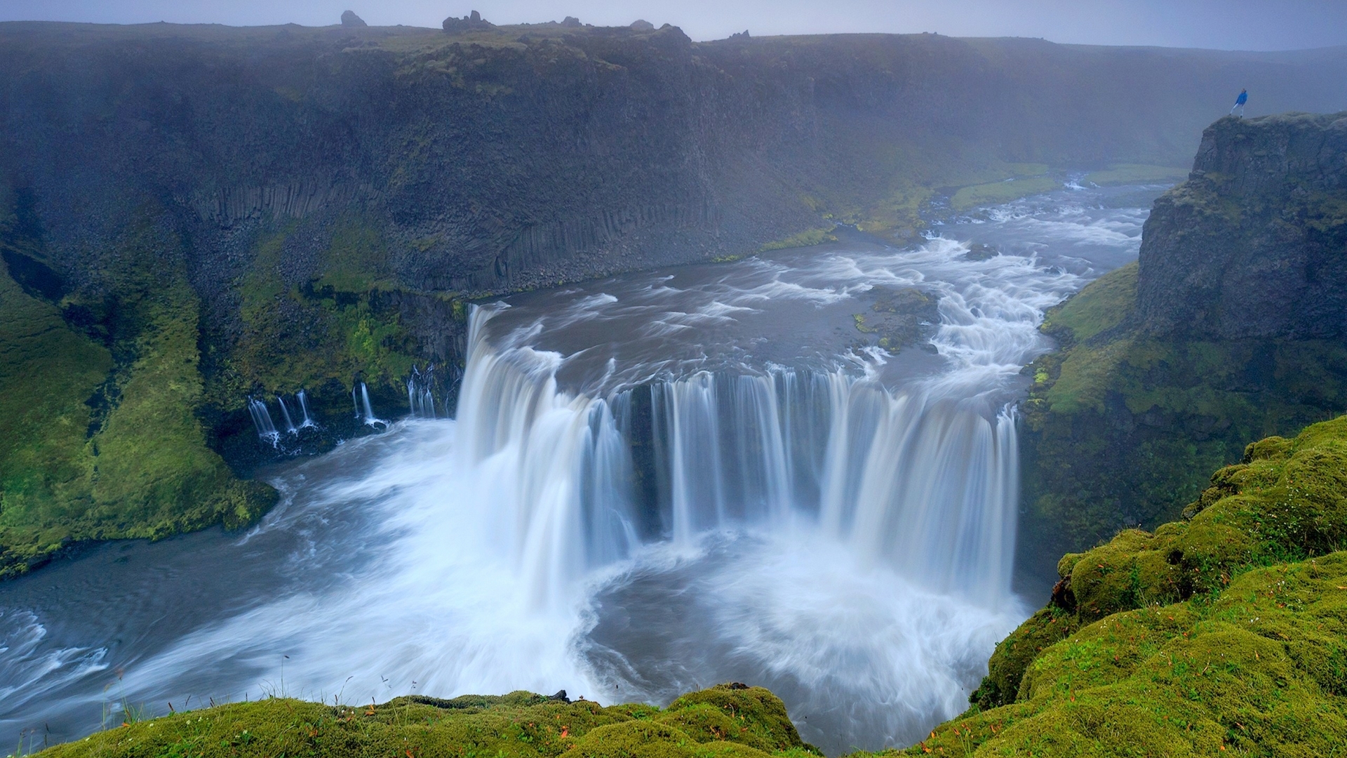 Waterfall in Iceland Highlands HD Wallpaper