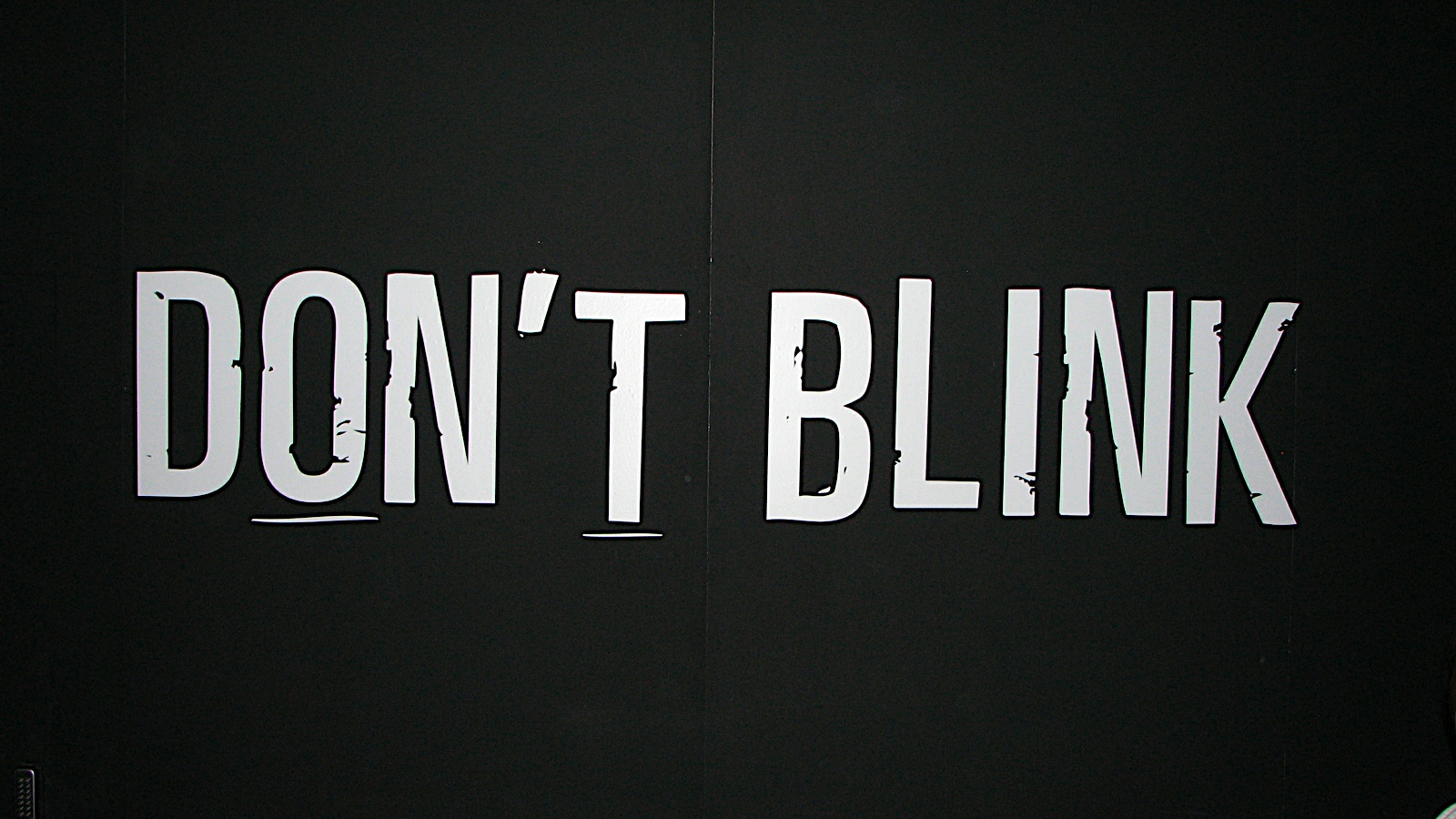 DON'T BLINK text from Doctor Who HD Wallpaper