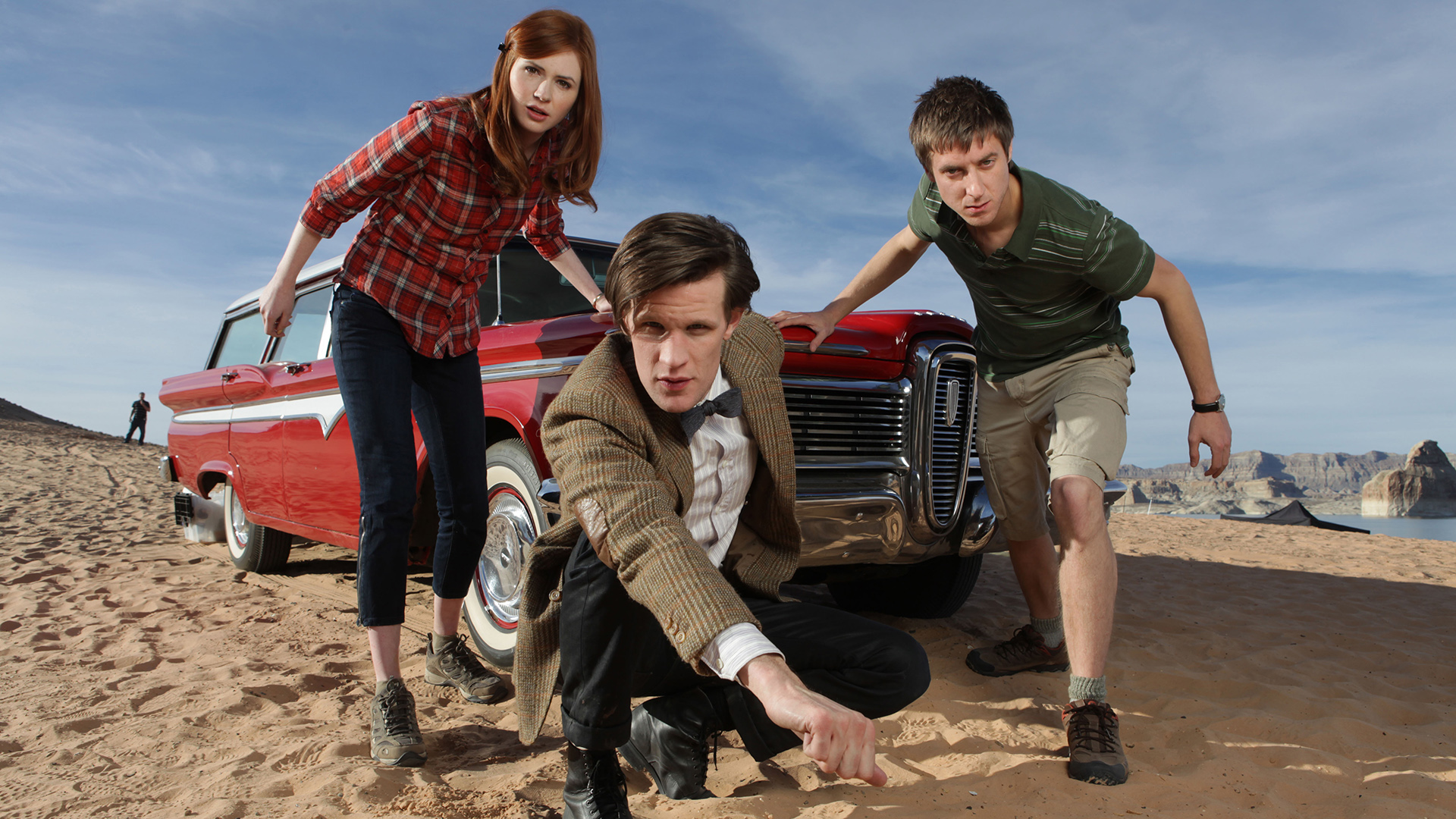 Doctor Who: Amy Pond, The Doctor, and Rory Williams in desert HD Wallpaper