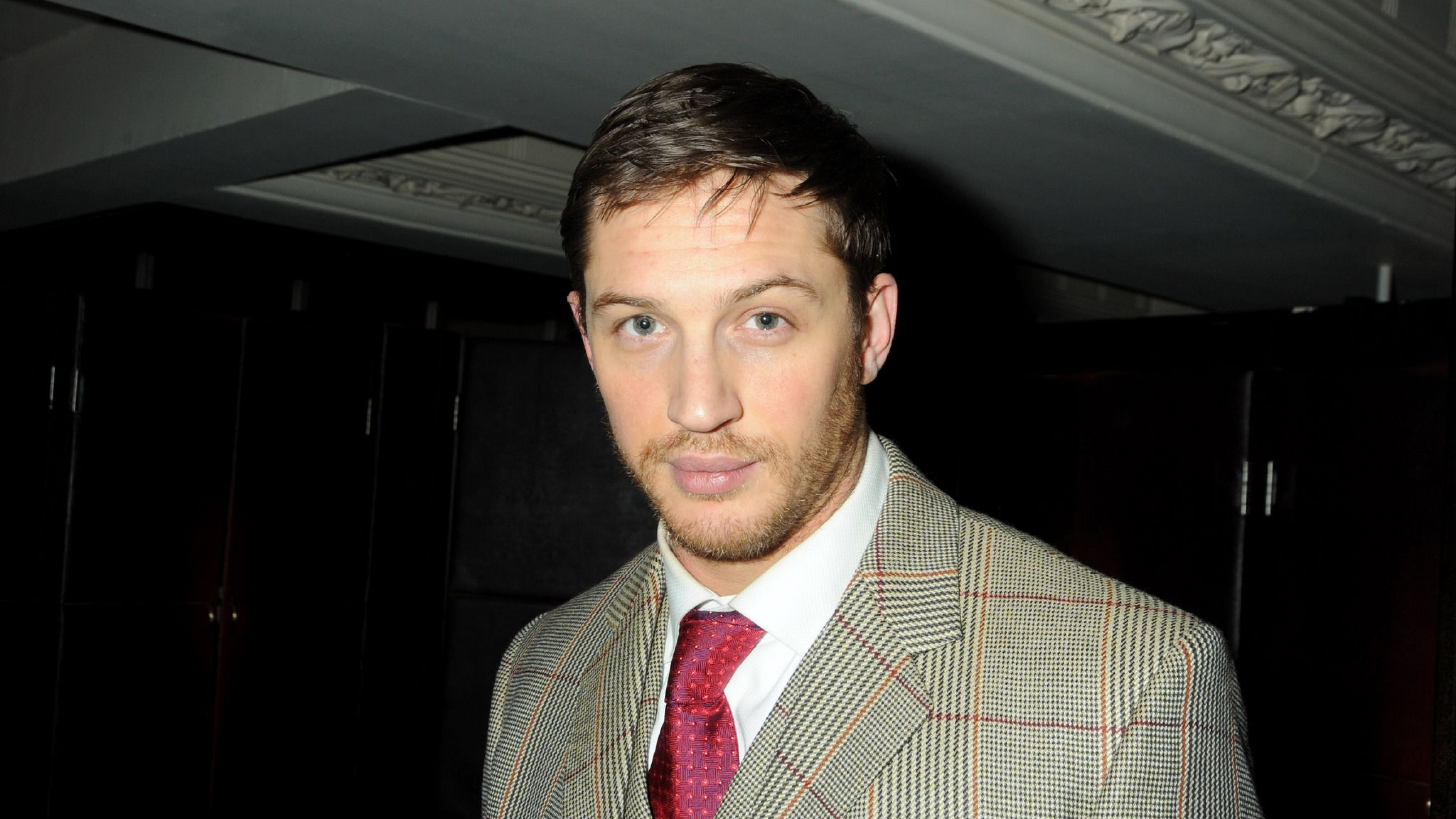 Tom Hardy in a suit HD Wallpaper