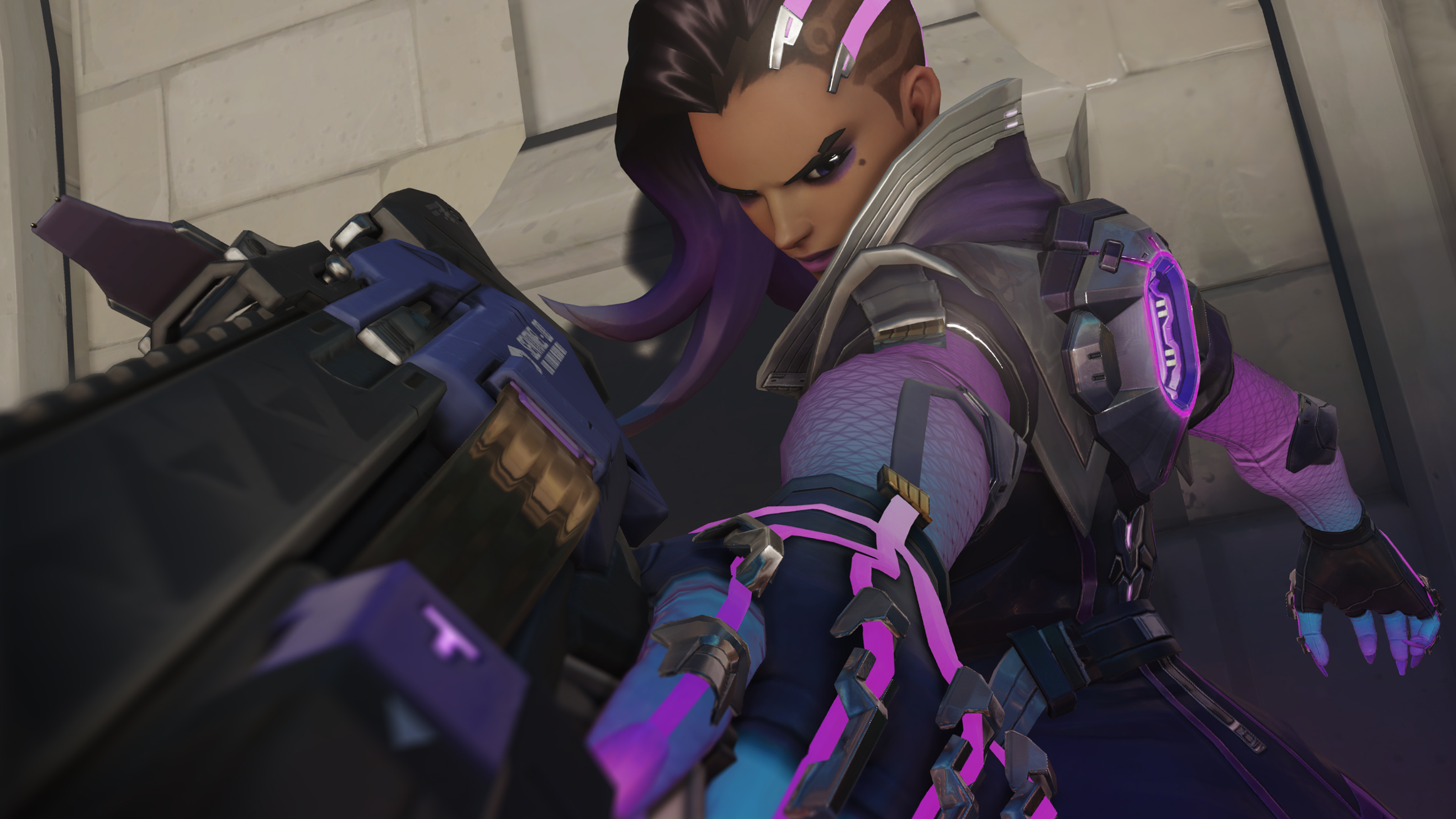 Sombra from Overwatch holding a gun HD Wallpaper