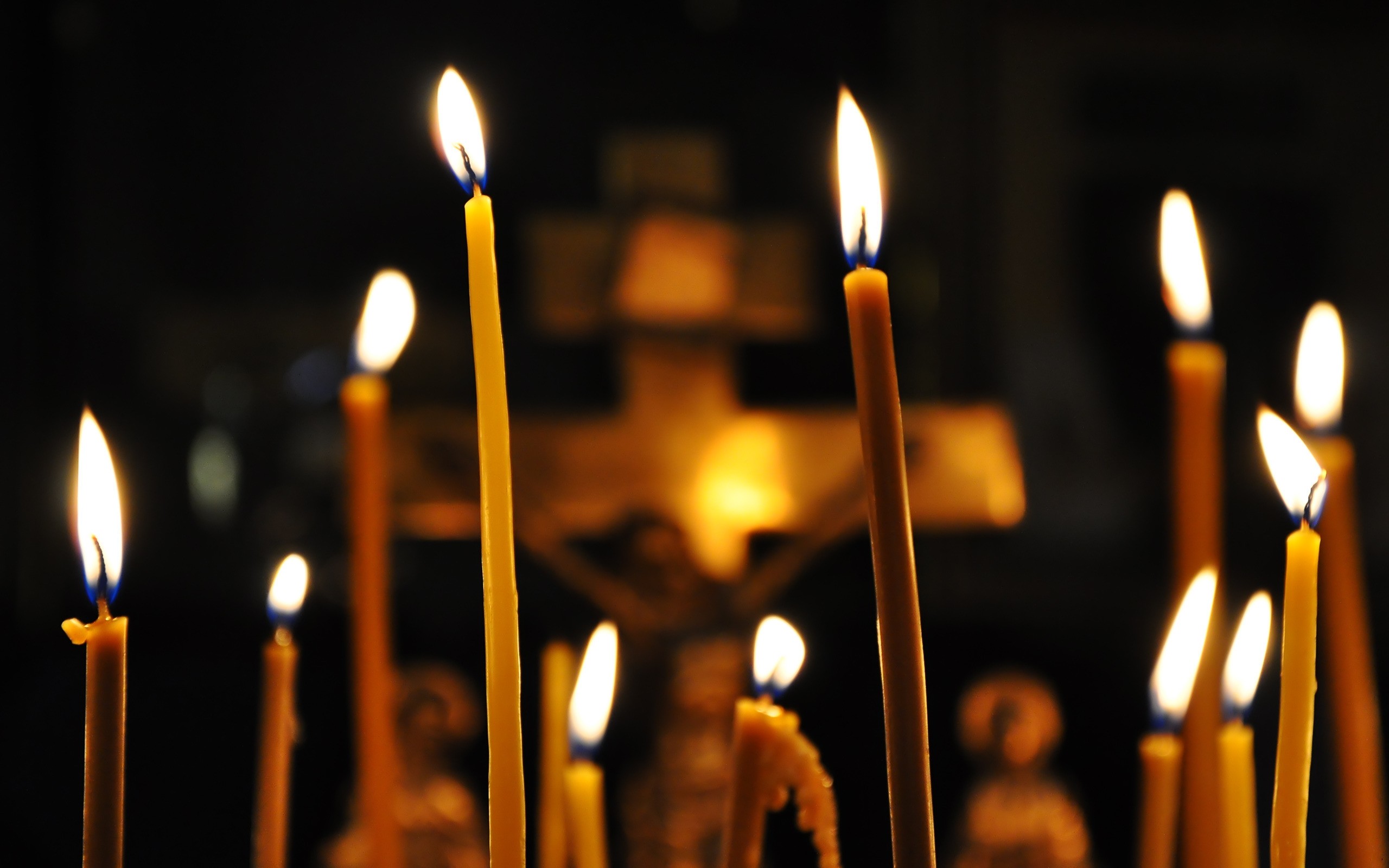 Candles in front of a crucifix HD Wallpaper