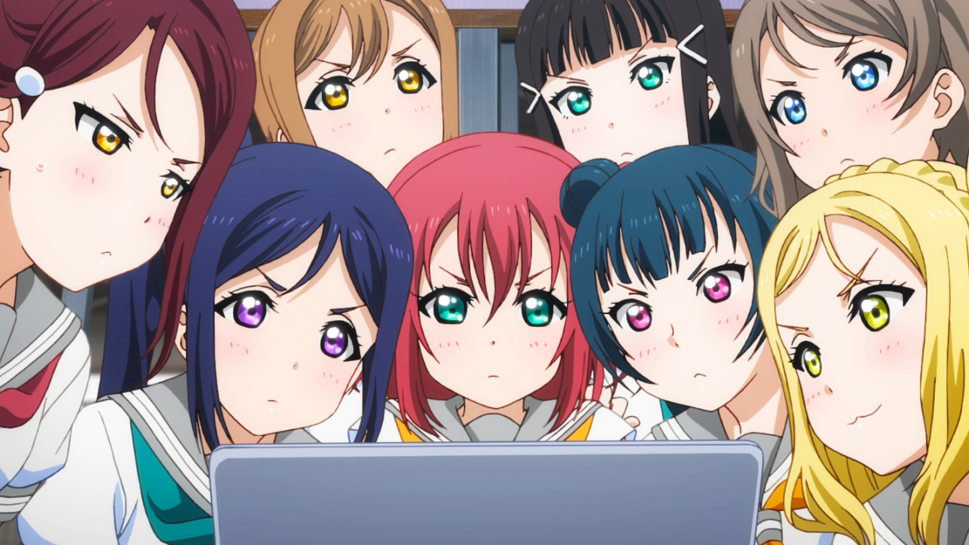 Group of girls looking at a laptop HD Wallpaper