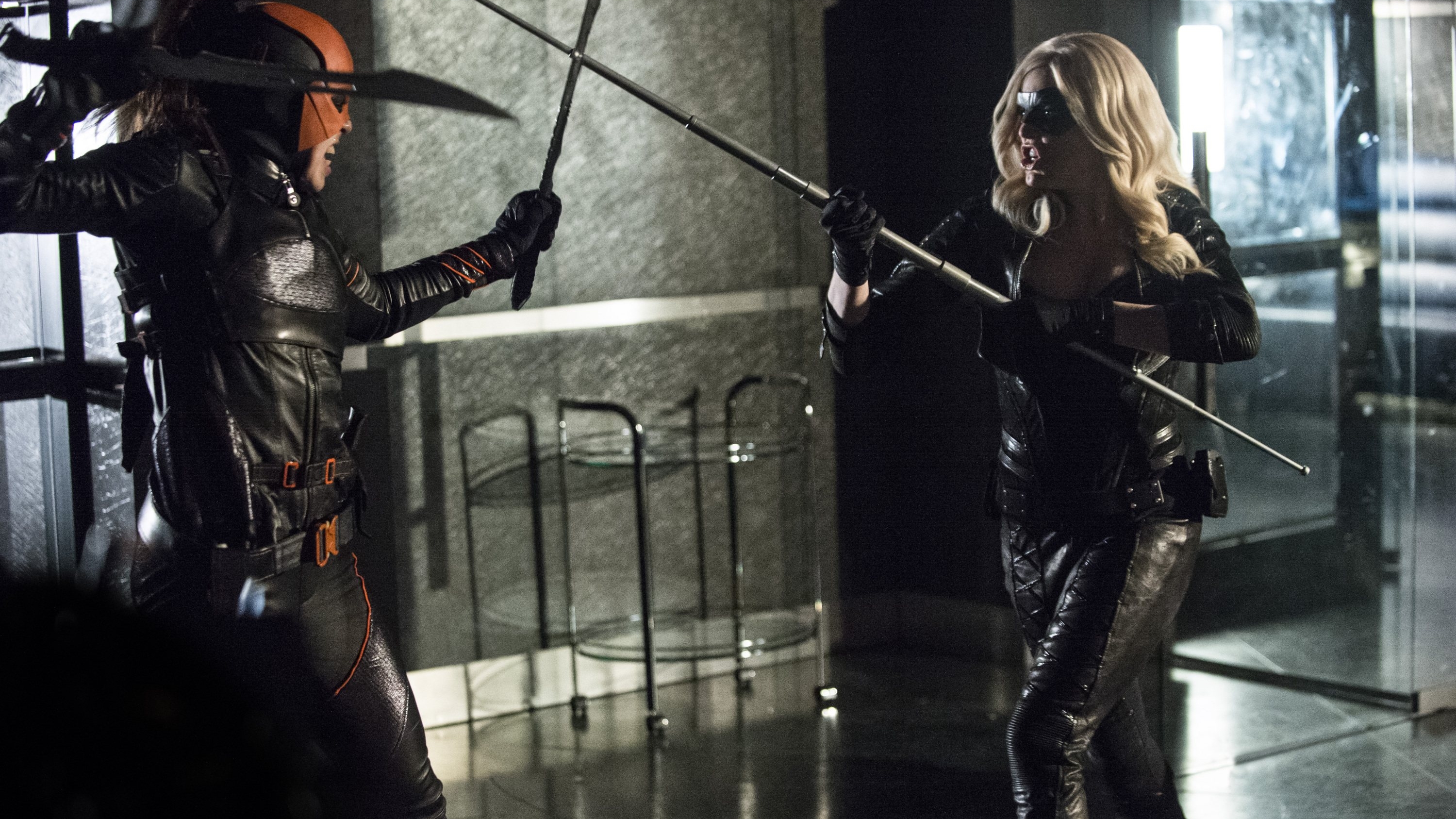 Black Canary fighting Deathstroke HD Wallpaper