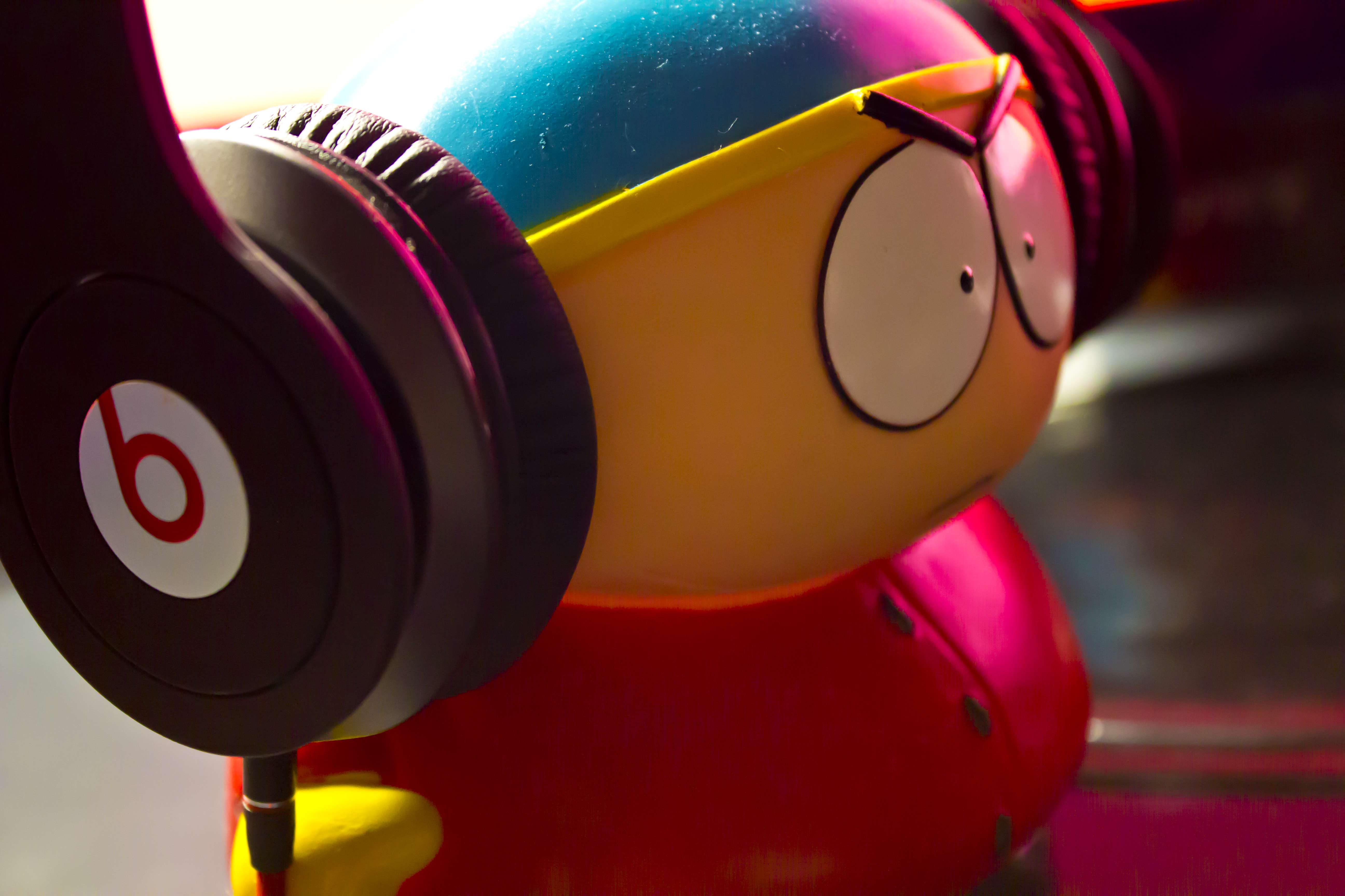 Eric Cartman with Beats headphones HD Wallpaper