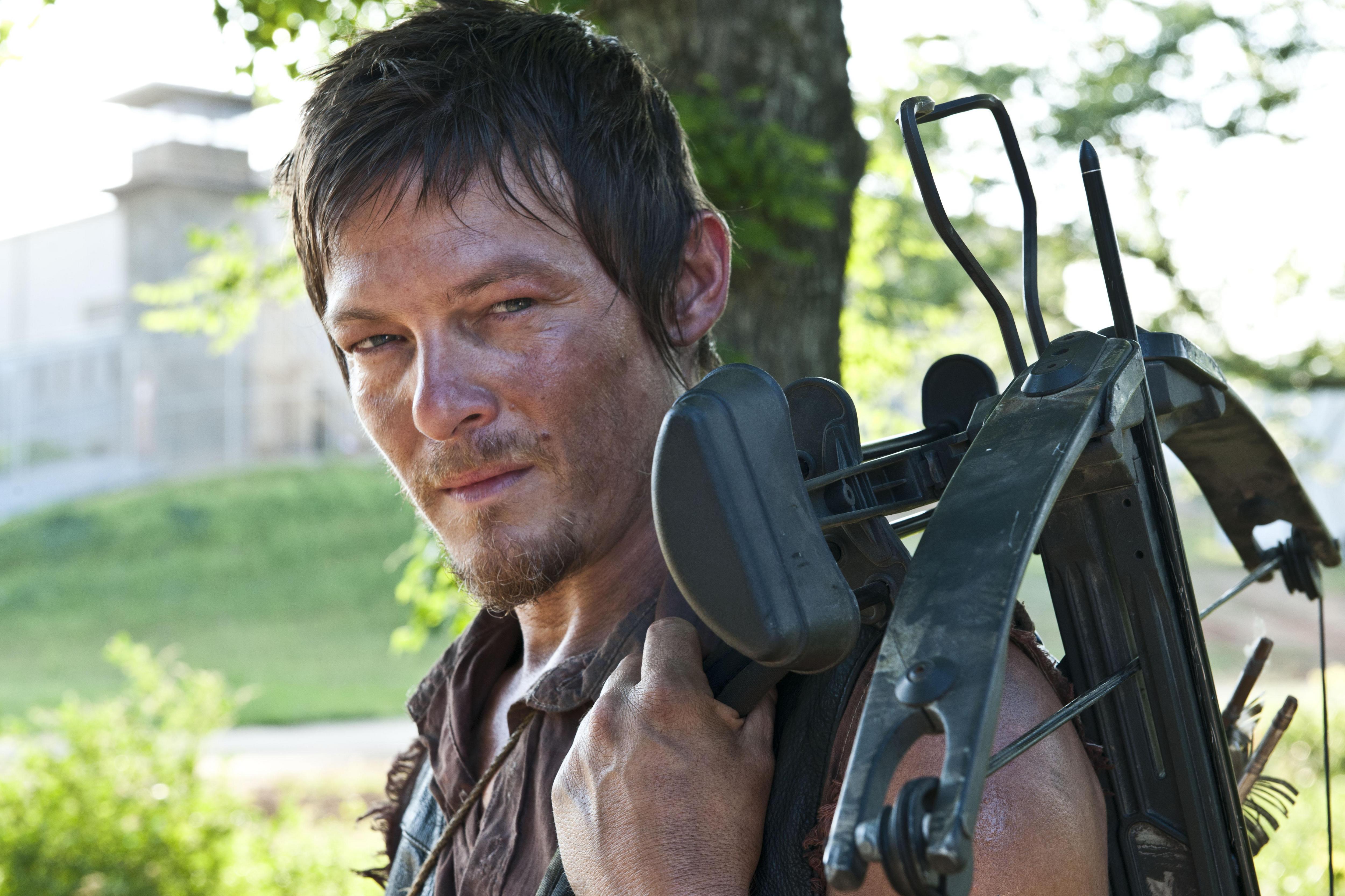 Daryl Dixon from The Walking Dead with a crossbow HD Wallpaper