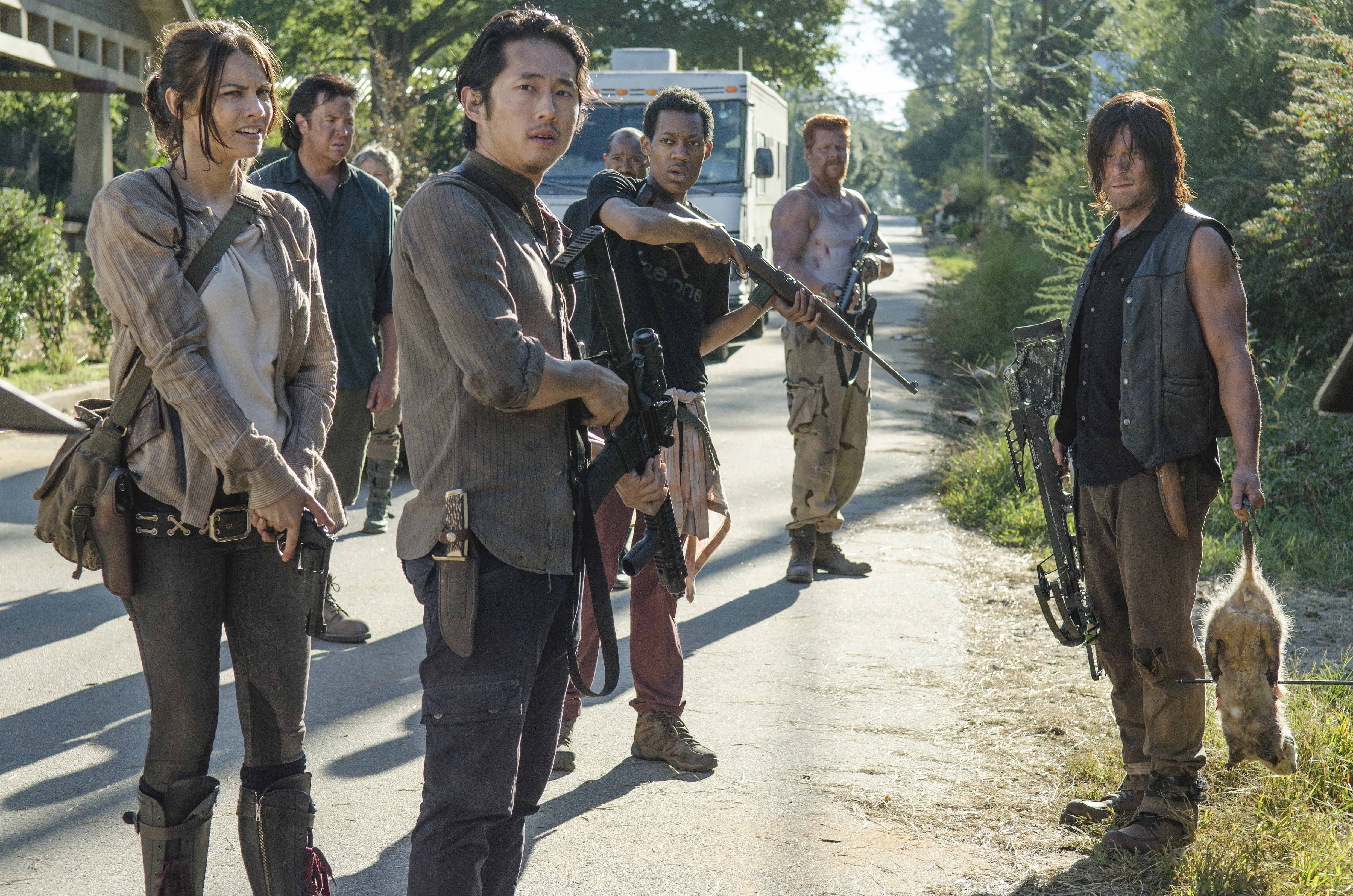 The Walking Dead: Glenn, Maggie, Daryl, and others HD Wallpaper