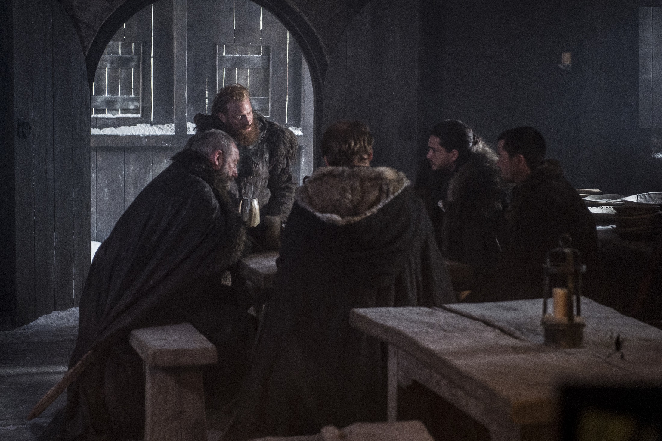 Davos Seaworth and men in a dimly lit room HD Wallpaper