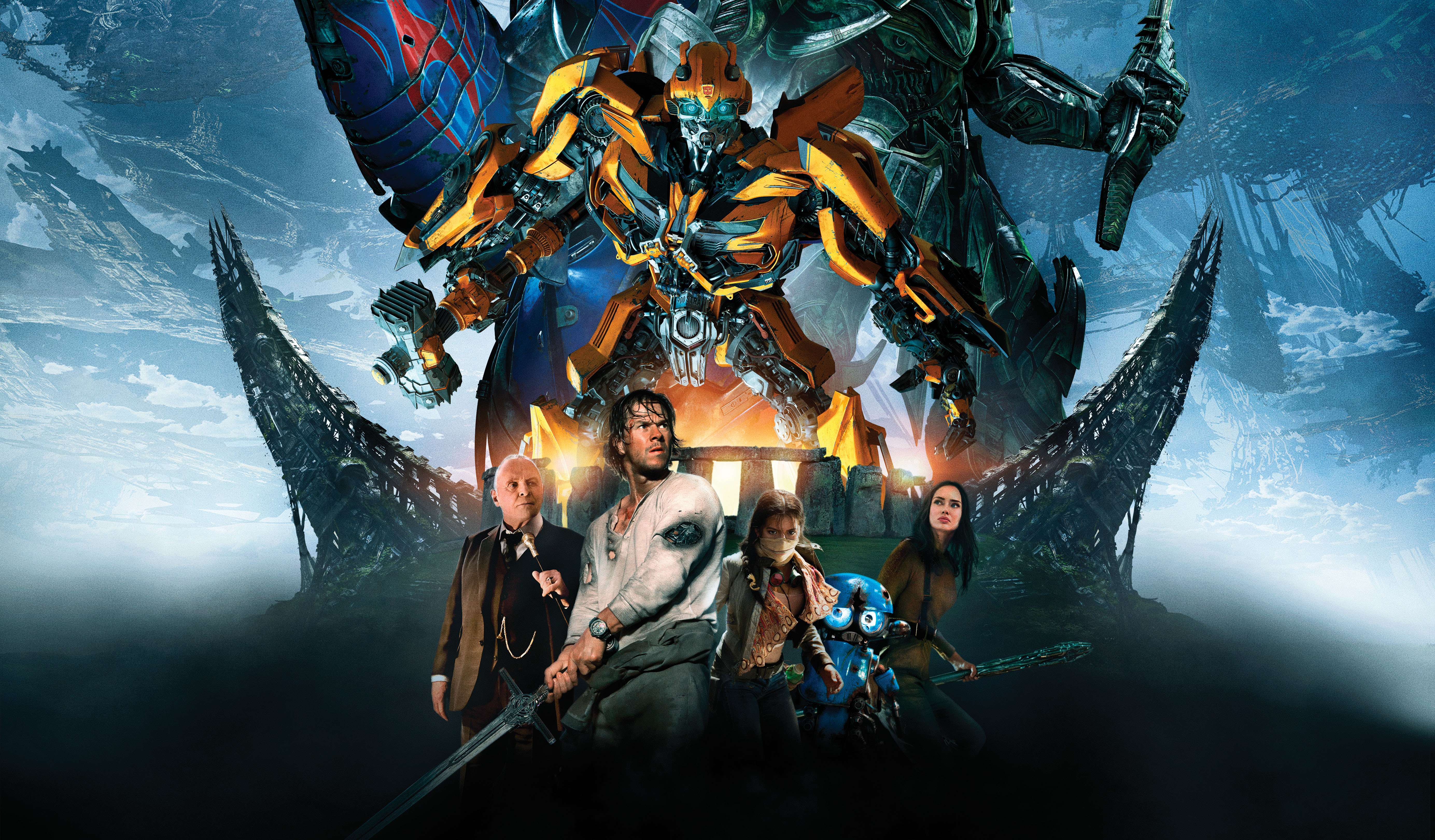 Bumblebee and humans from Transformers: Age of Extinction HD Wallpaper