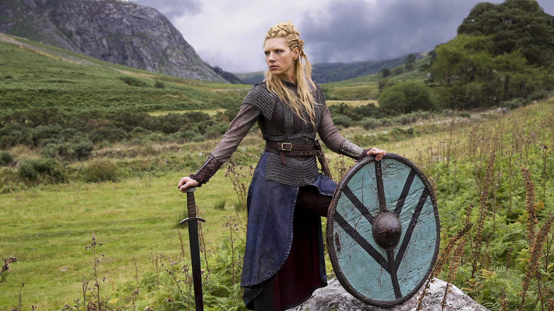 Lagertha from Vikings with sword and shield HD Wallpaper
