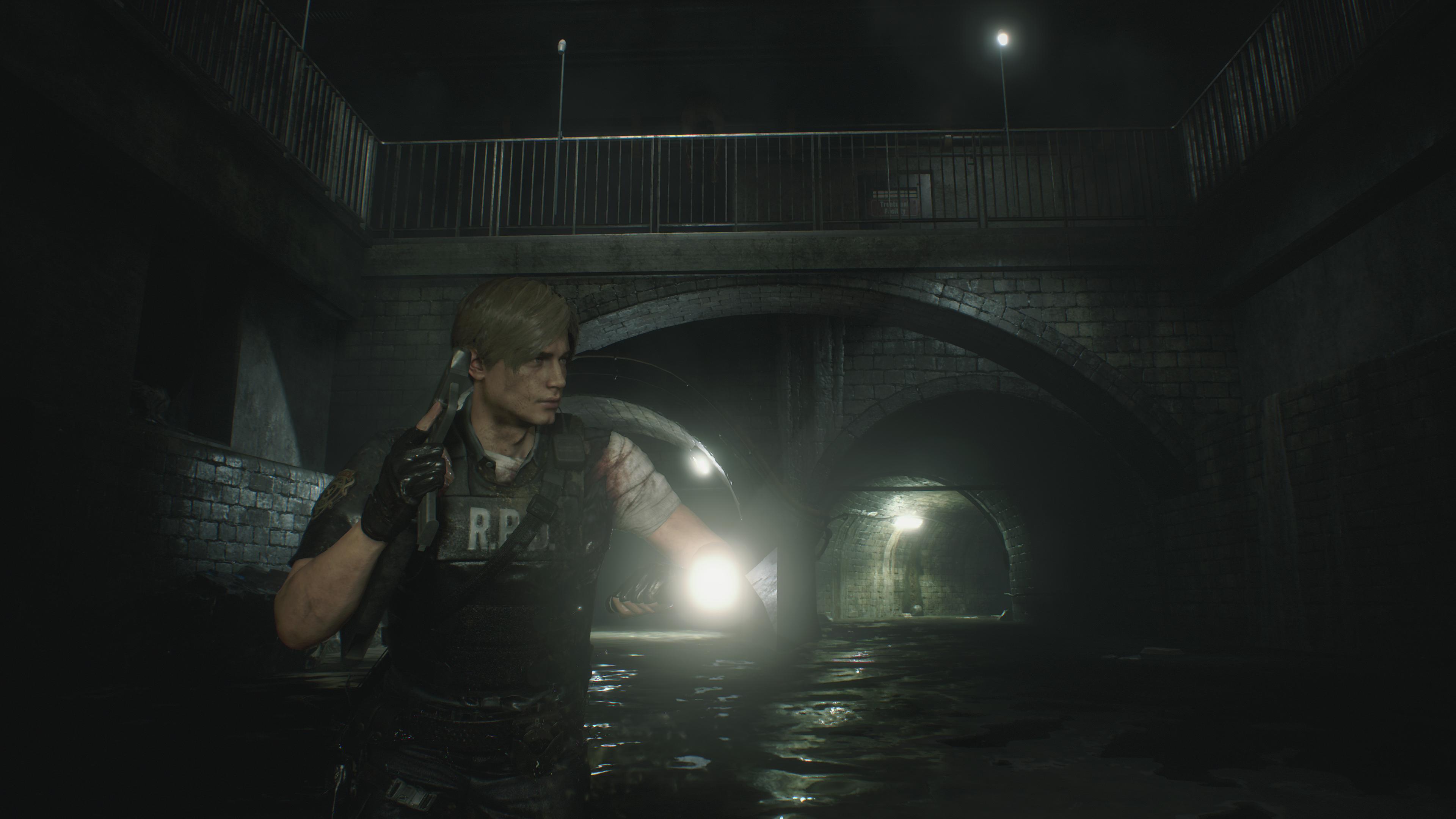 Leon S. Kennedy in a dark sewer HD Wallpaper