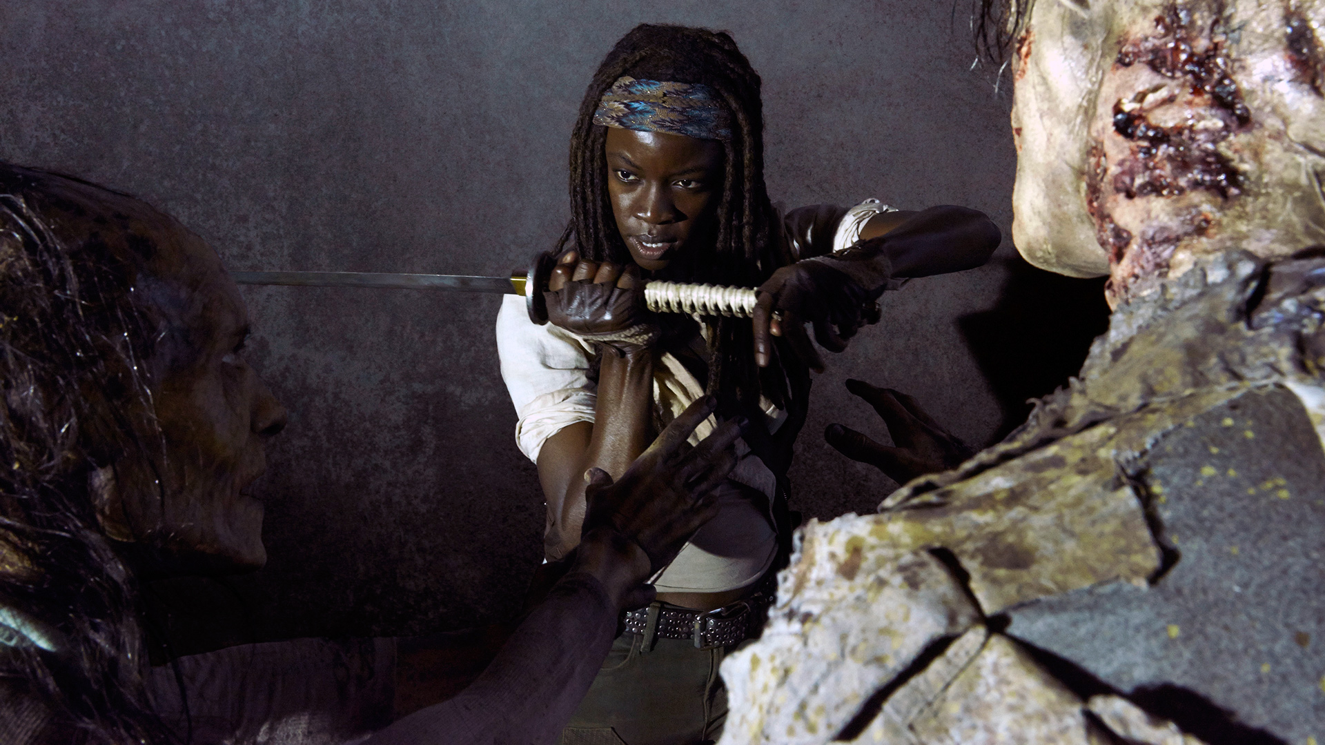 Michonne from The Walking Dead fighting zombies HD Wallpaper