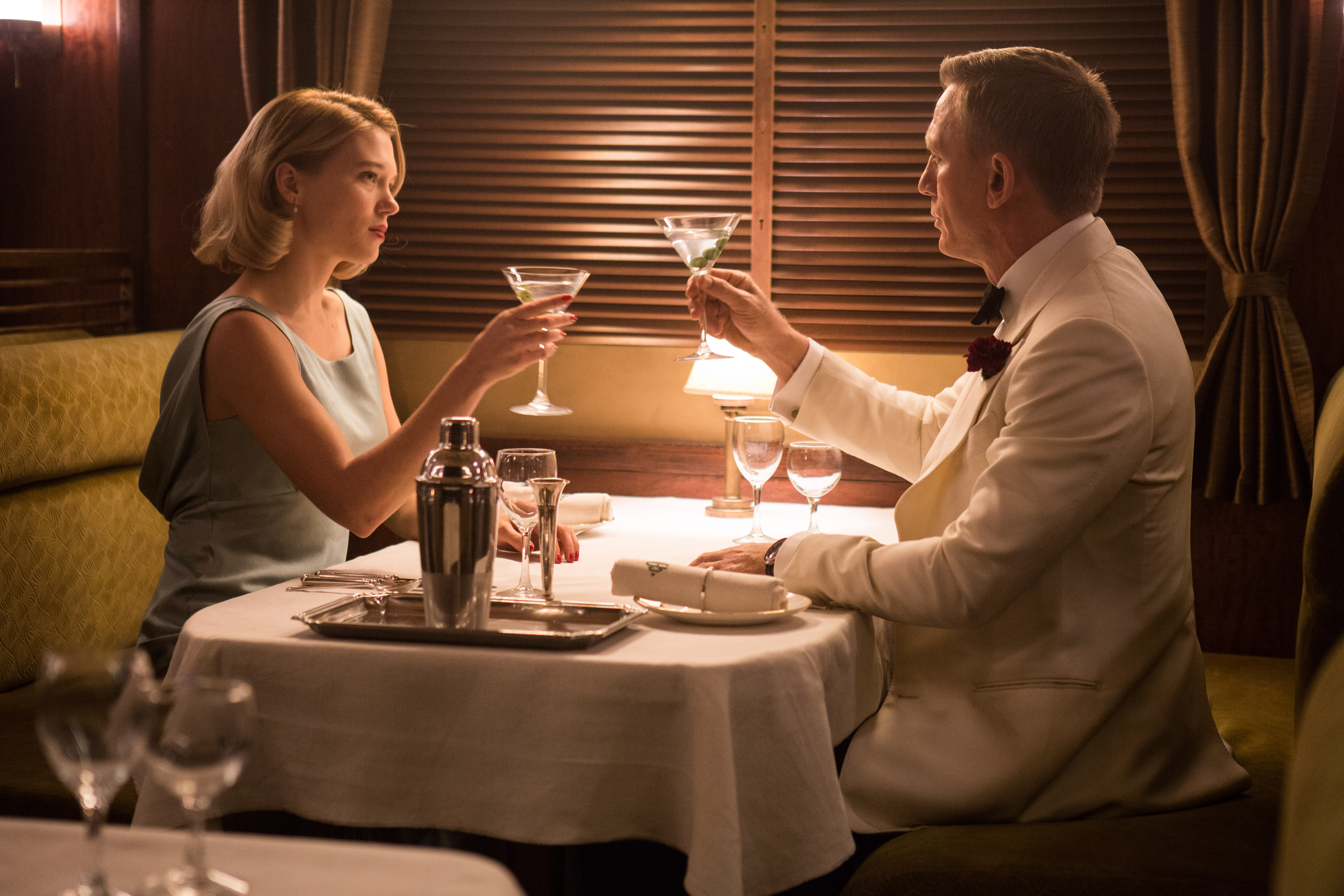 James Bond and Madeleine Swann toasting drinks HD Wallpaper