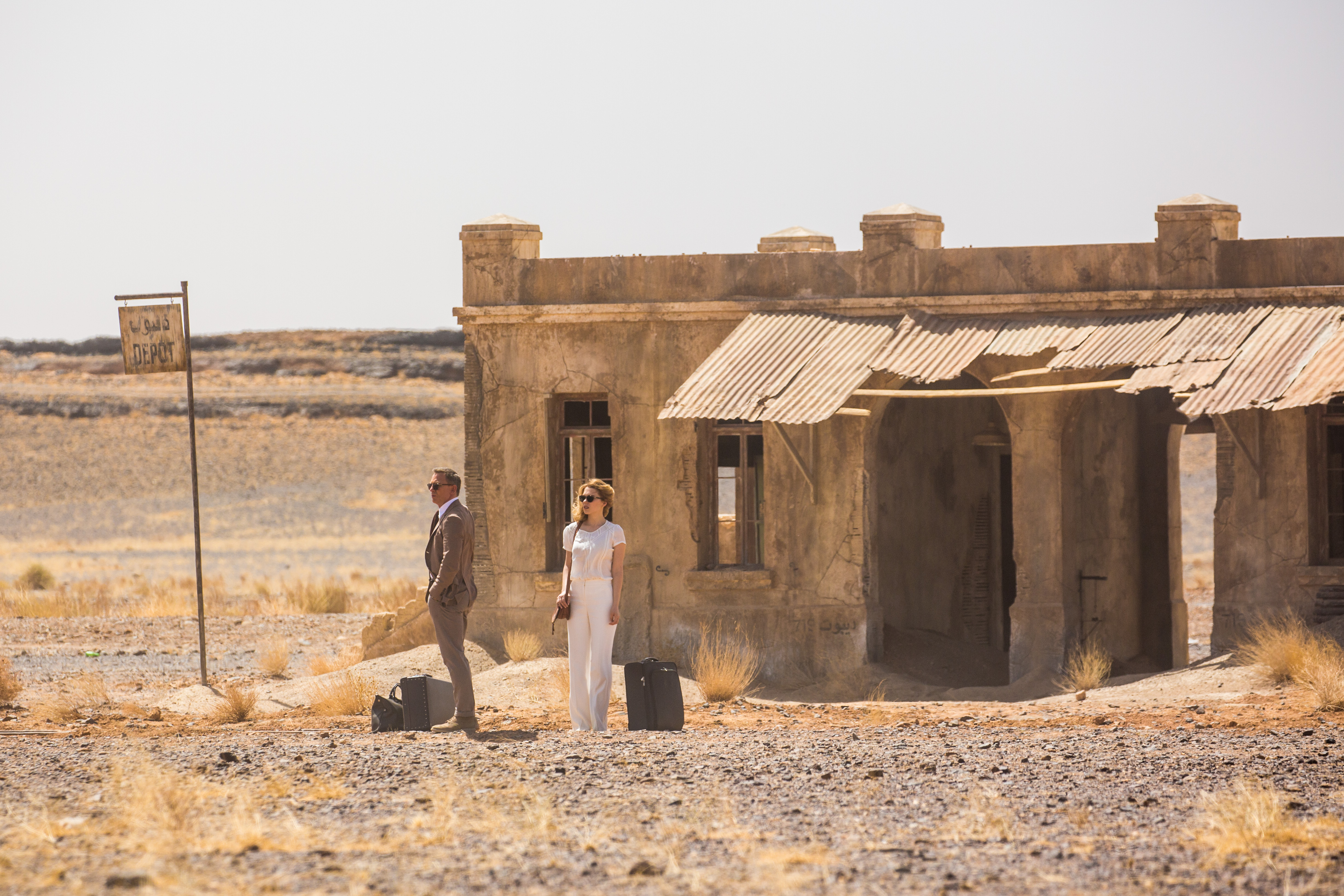 James Bond in a desert landscape HD Wallpaper