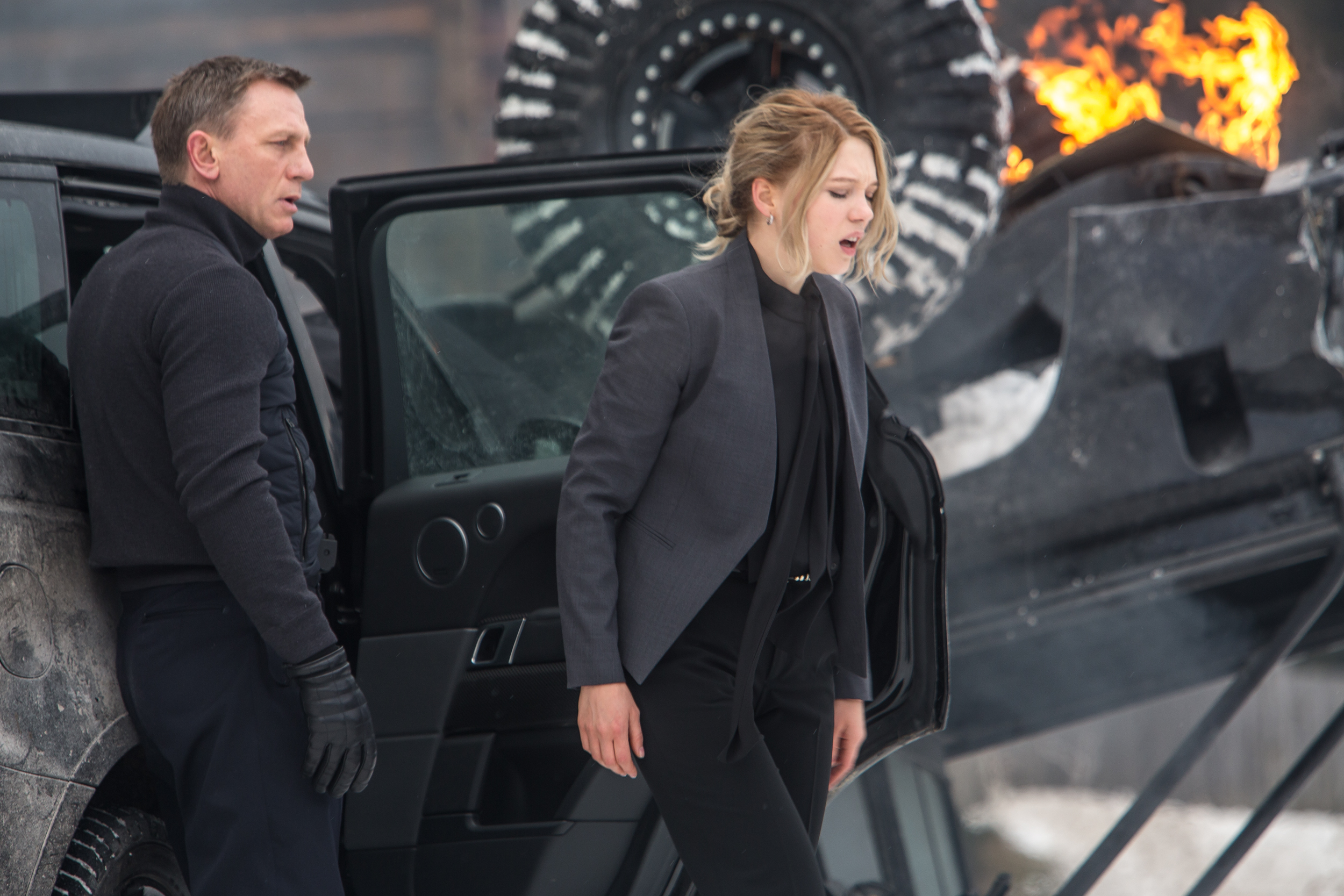 James Bond in a car crash HD Wallpaper