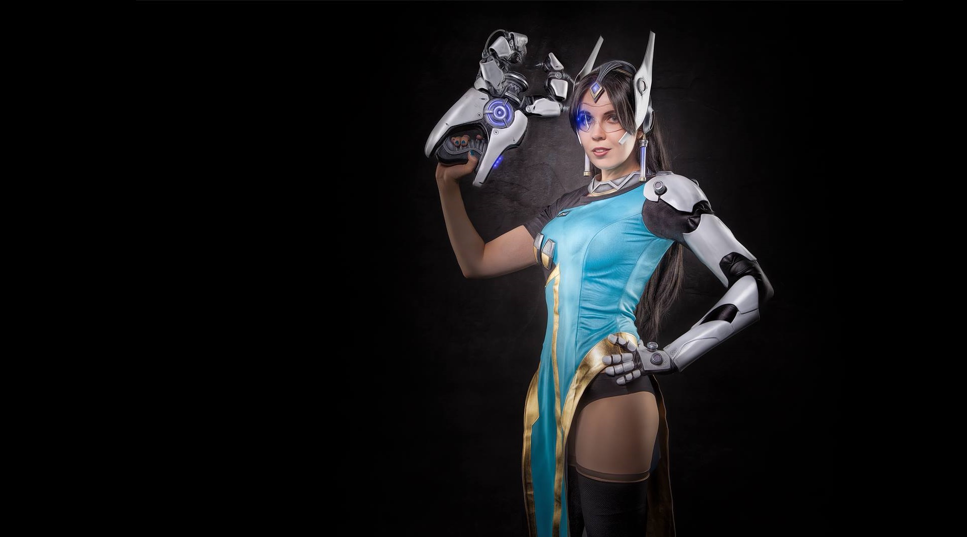 Symmetra from Overwatch holding a robotic arm HD Wallpaper