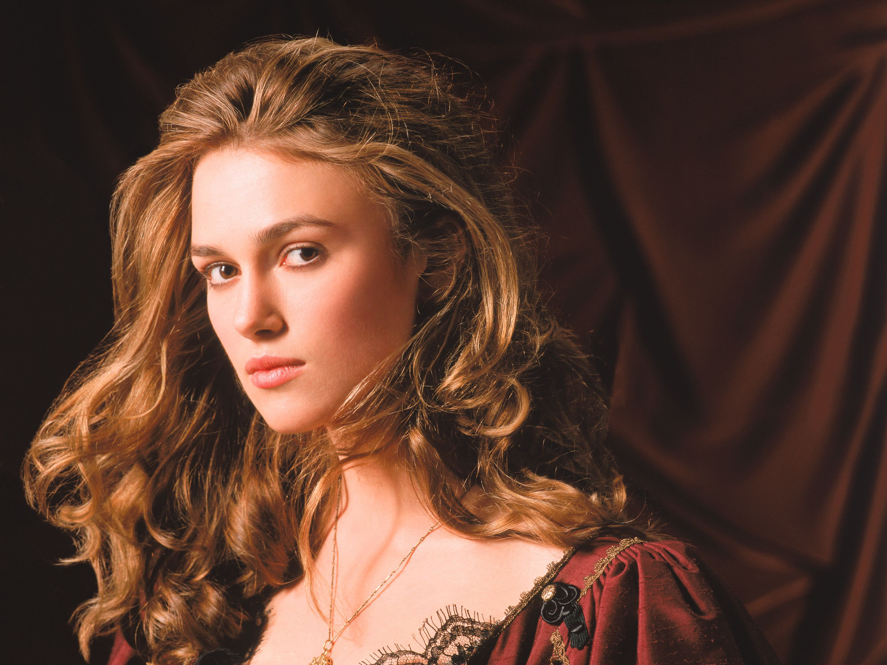 Elizabeth Swann from Pirates of the Caribbean HD Wallpaper