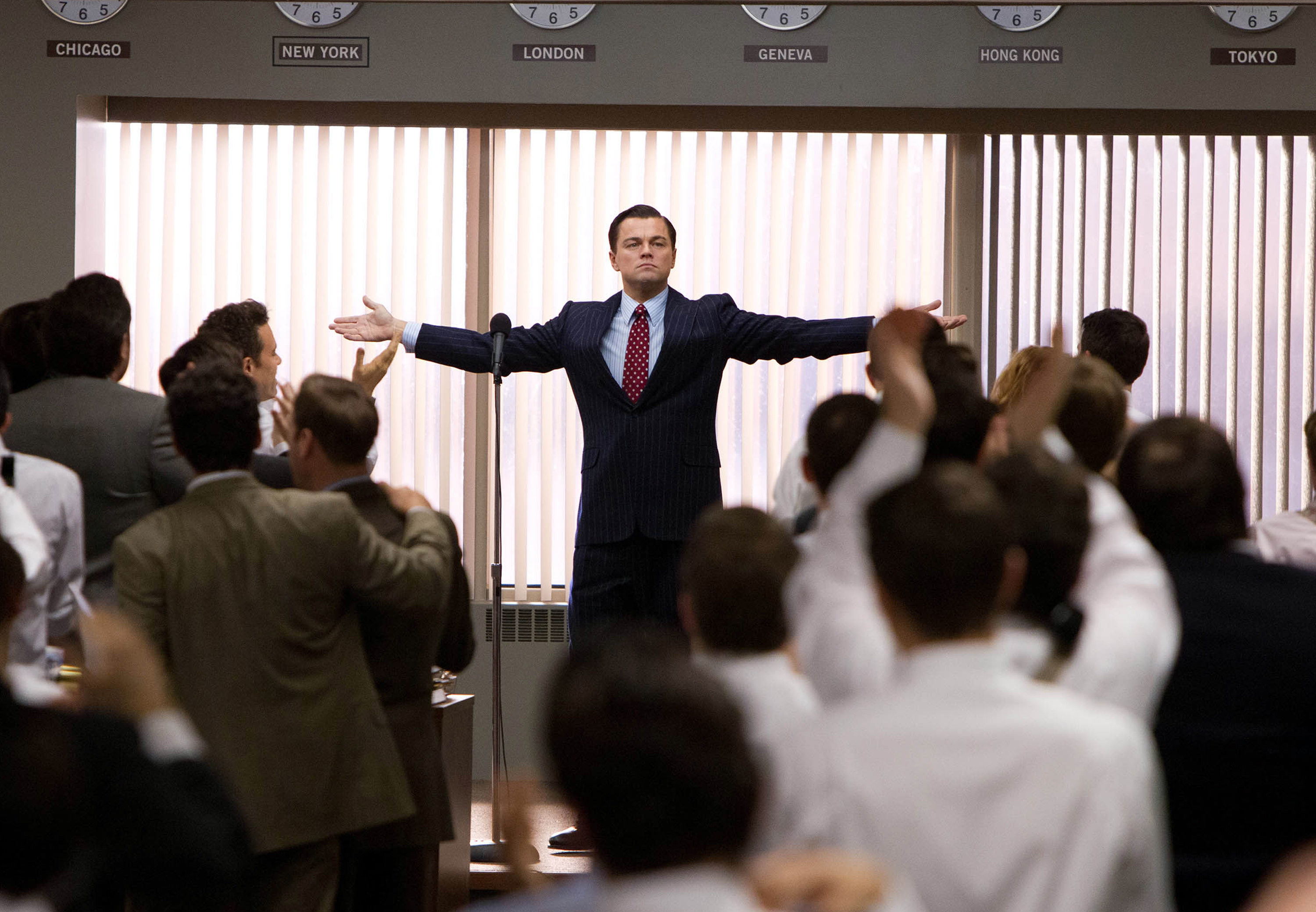 Jordan Belfort speaking to a crowd HD Wallpaper