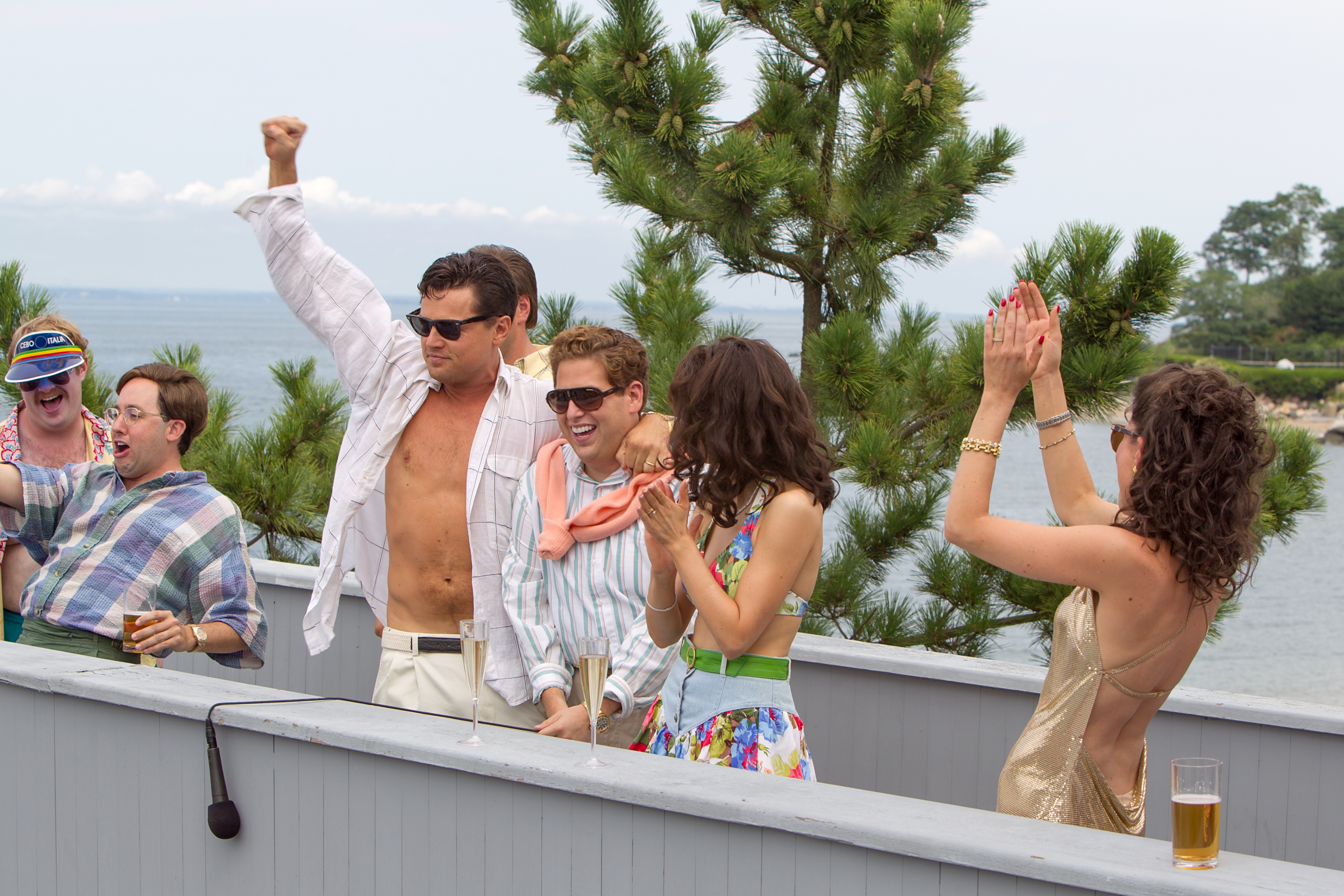The Wolf of Wall Street: Jordan Belfort and friends celebrating HD Wallpaper