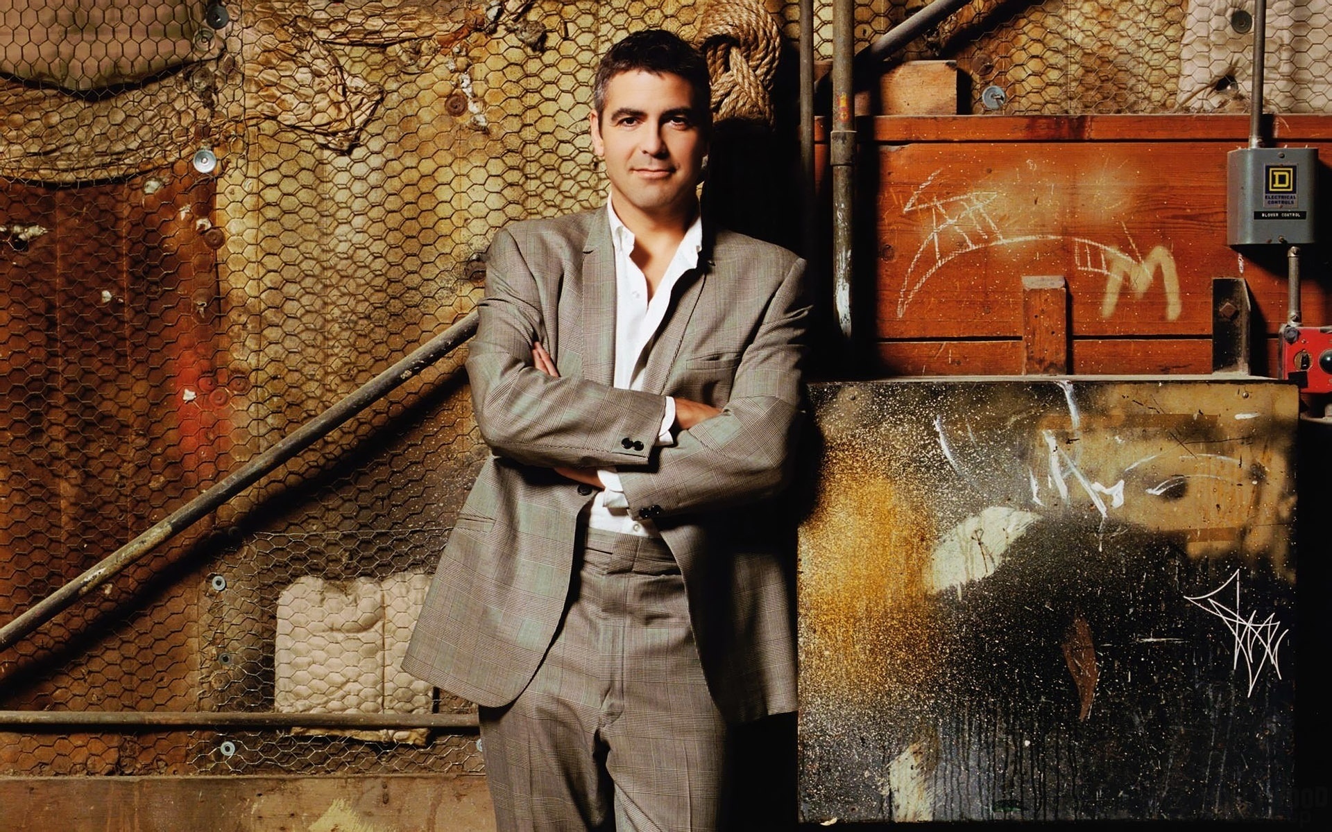 George Clooney in a Suit HD Wallpaper