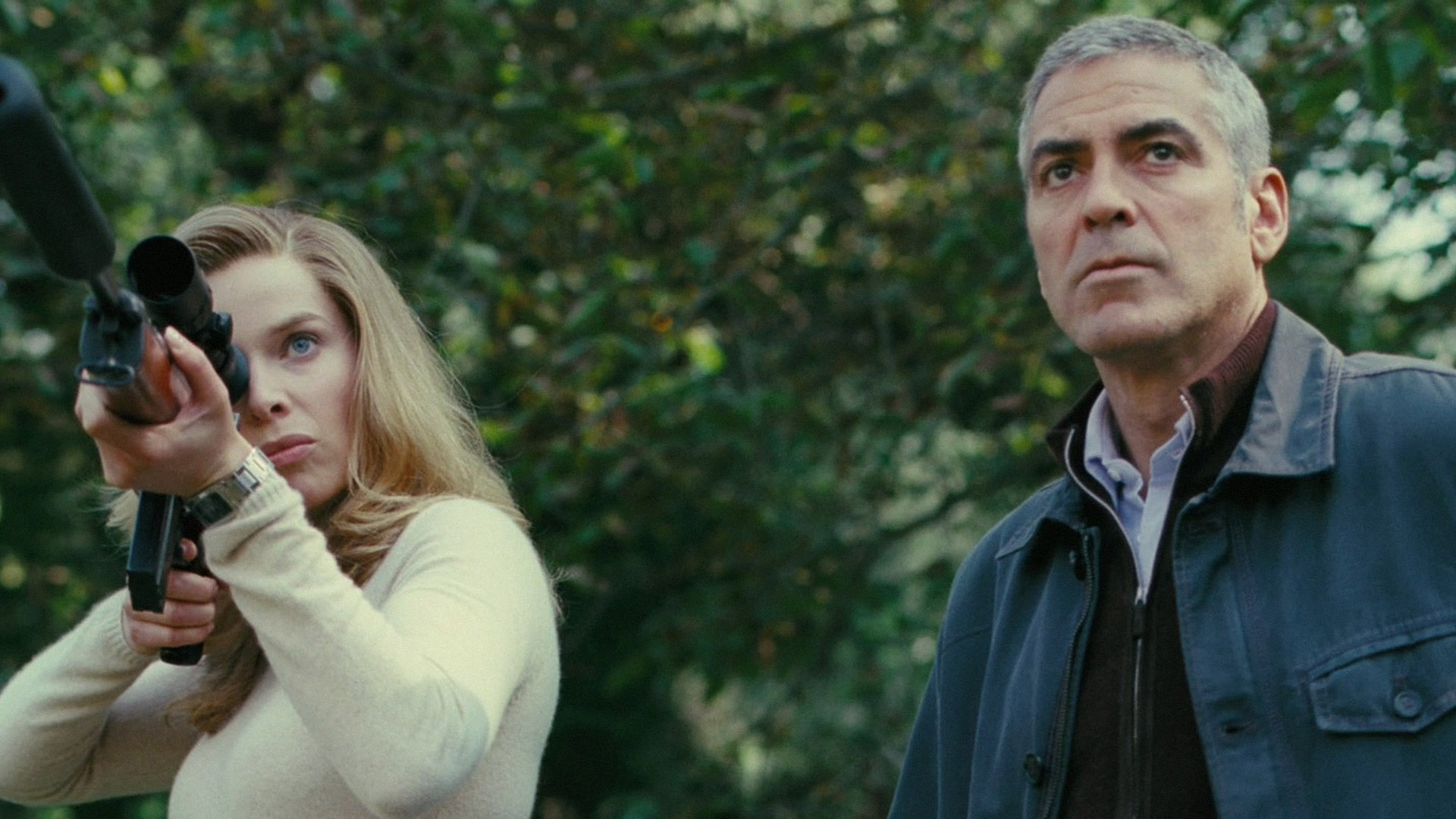George Clooney and woman with rifle HD Wallpaper