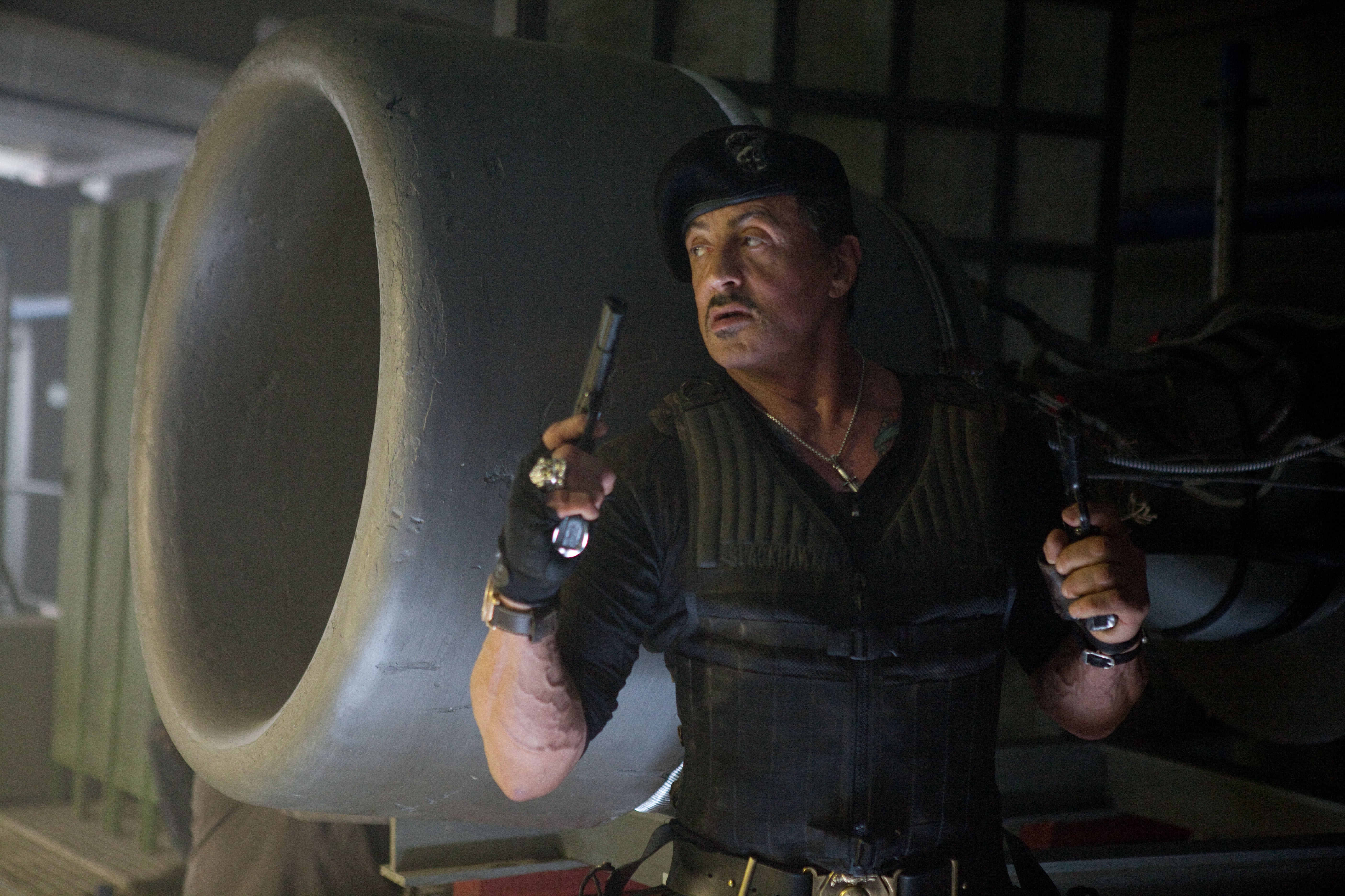 Barney Ross from The Expendables holding guns HD Wallpaper