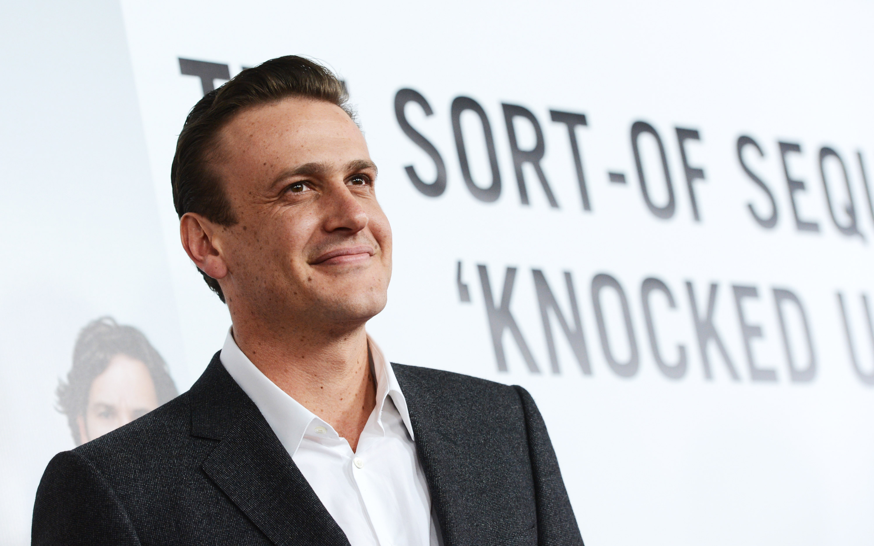 Jason Segel at an event HD Wallpaper