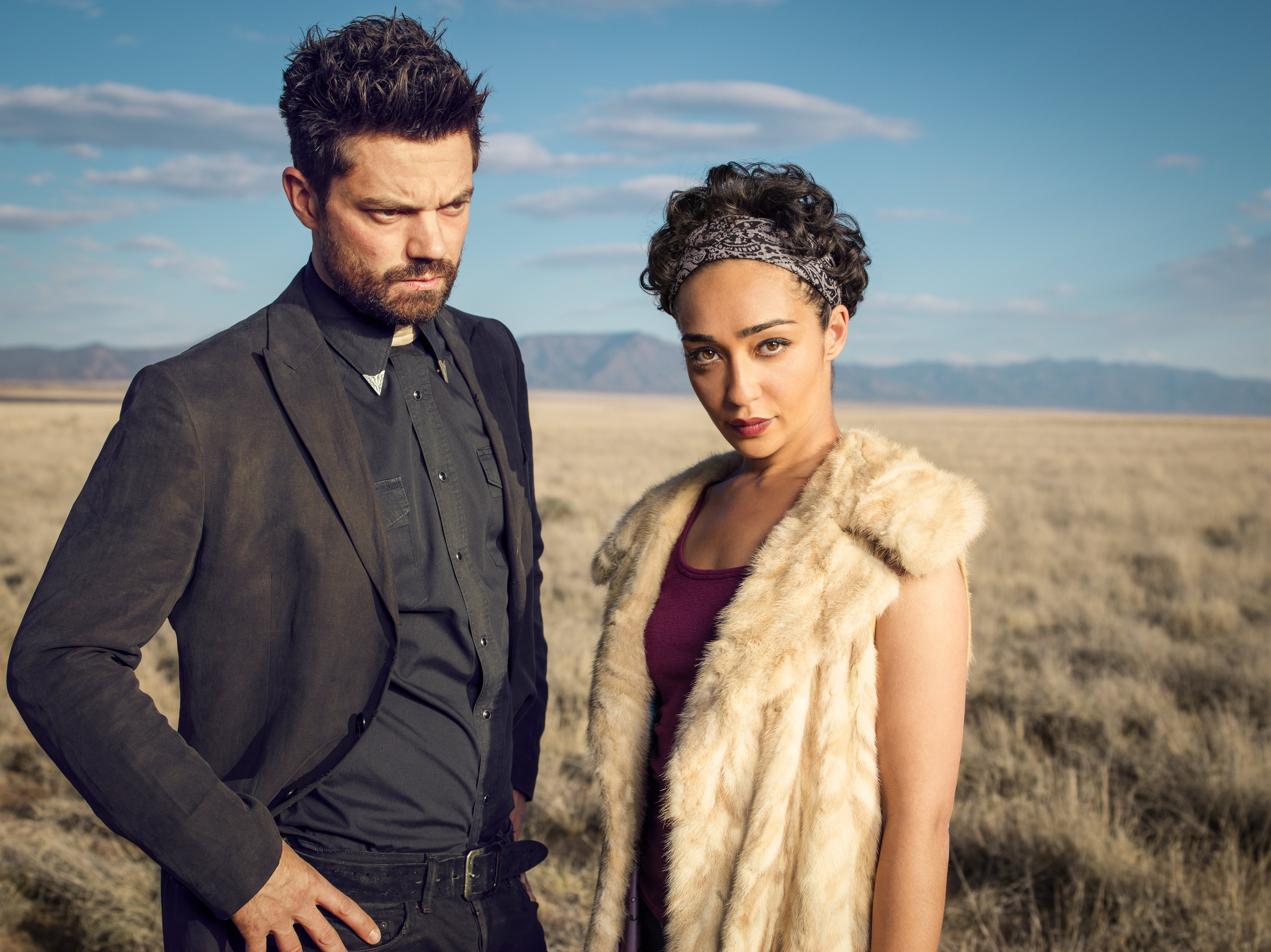 Jesse Custer and Tulip O'Hare in a field HD Wallpaper