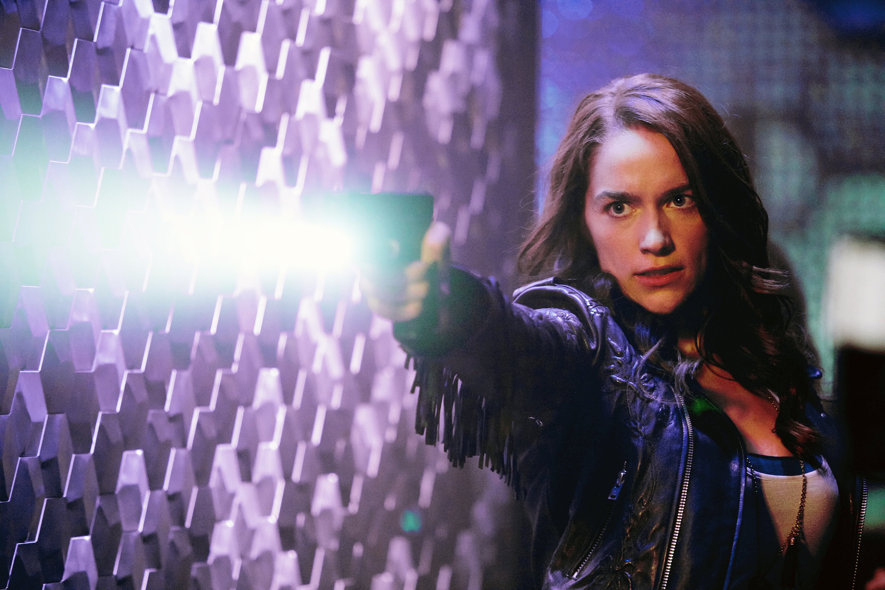 Wynonna Earp shoots a gun HD Wallpaper