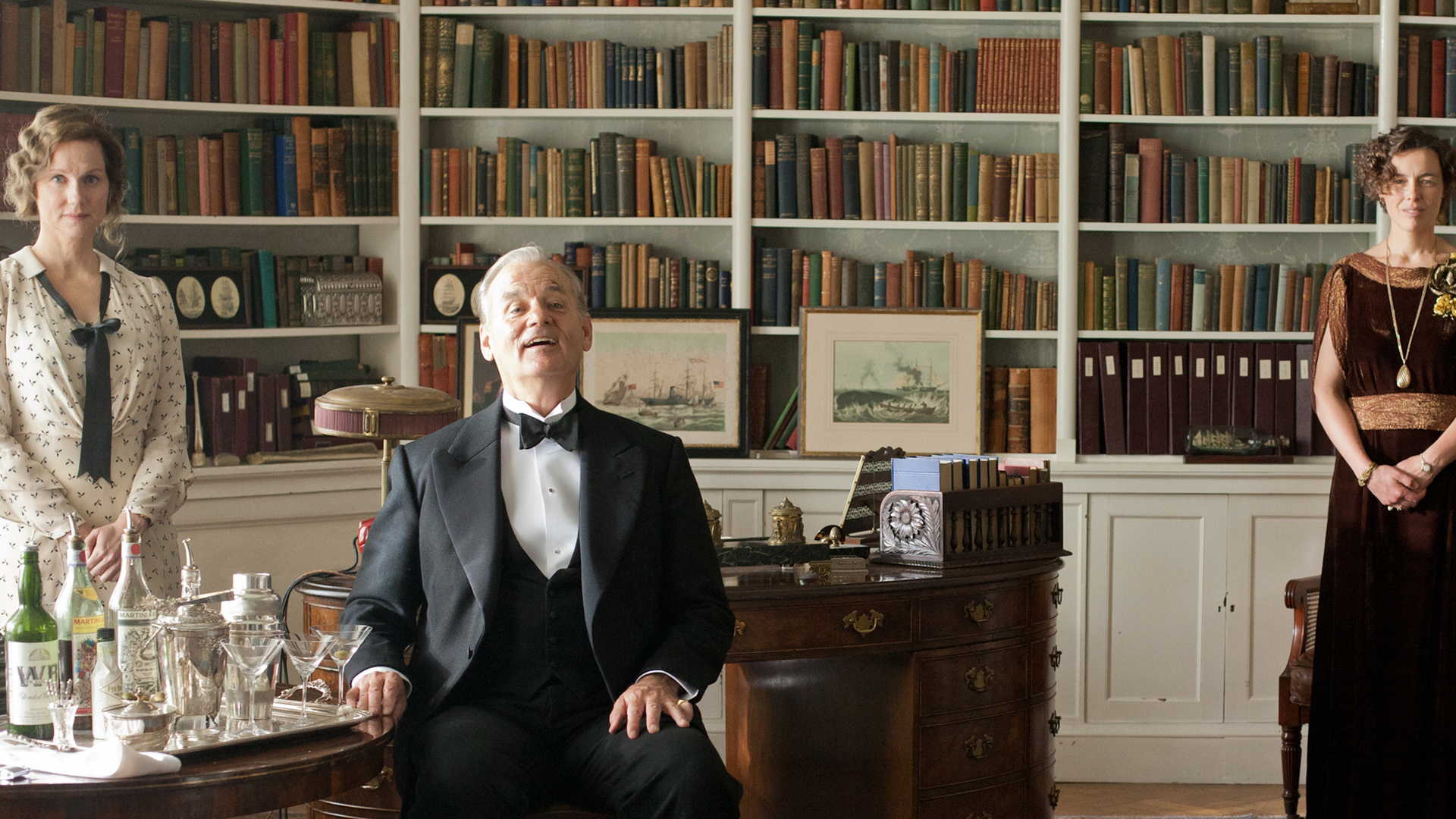 Bill Murray and two women in a library HD Wallpaper