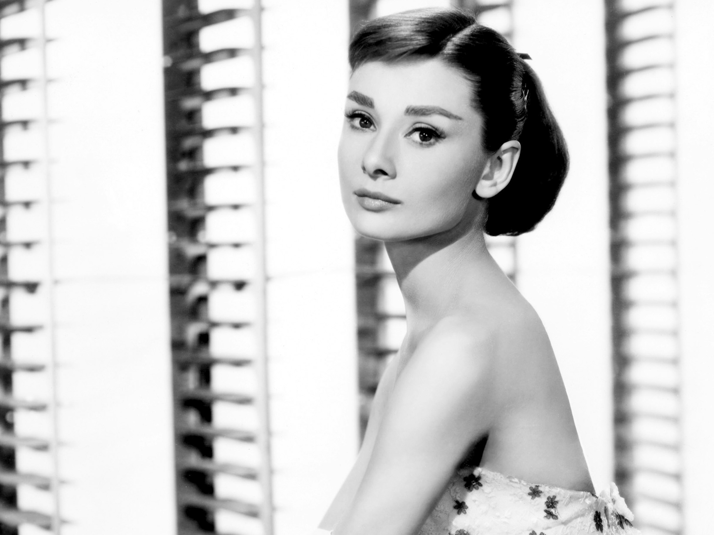 Audrey Hepburn HD Wallpaper