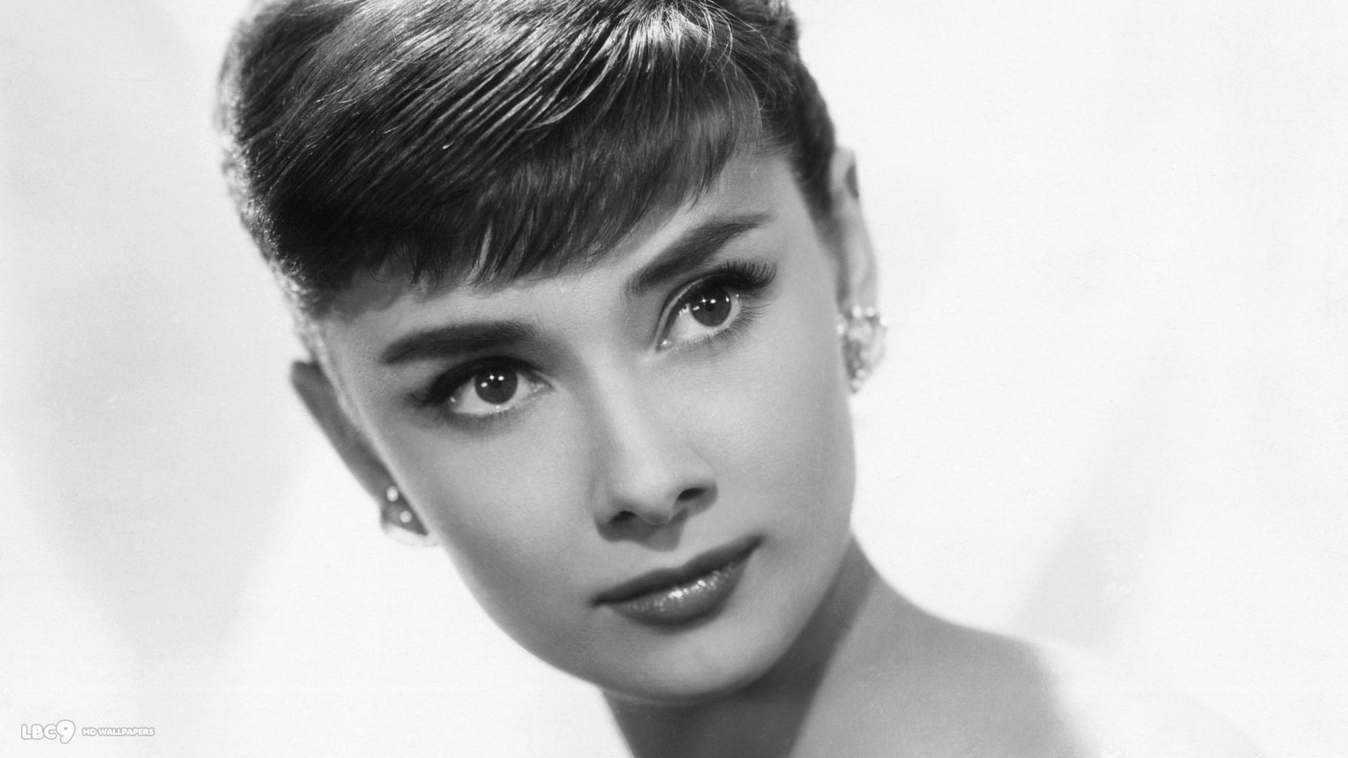 Audrey Hepburn HD Wallpaper