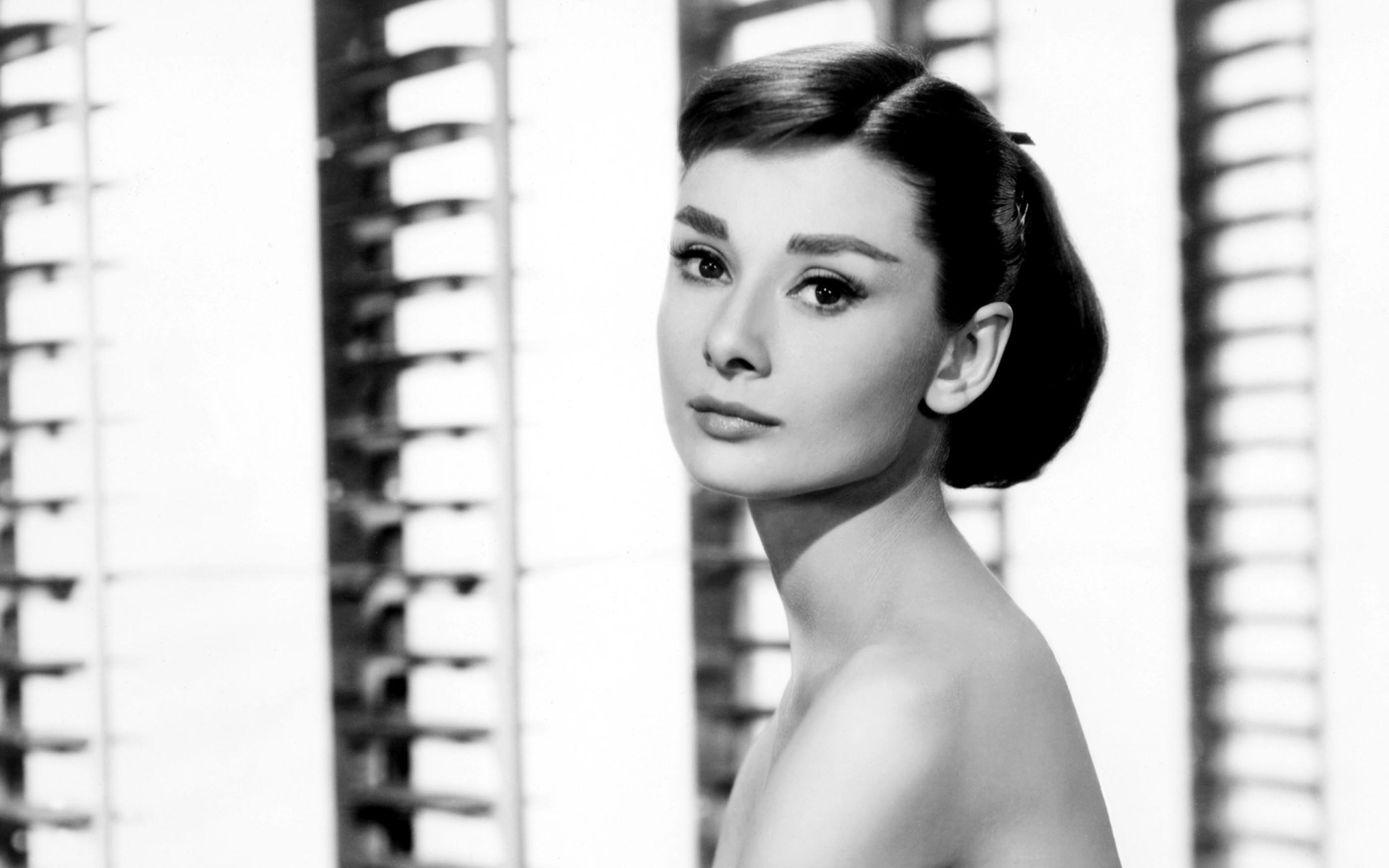 Audrey Hepburn HD Wallpaper