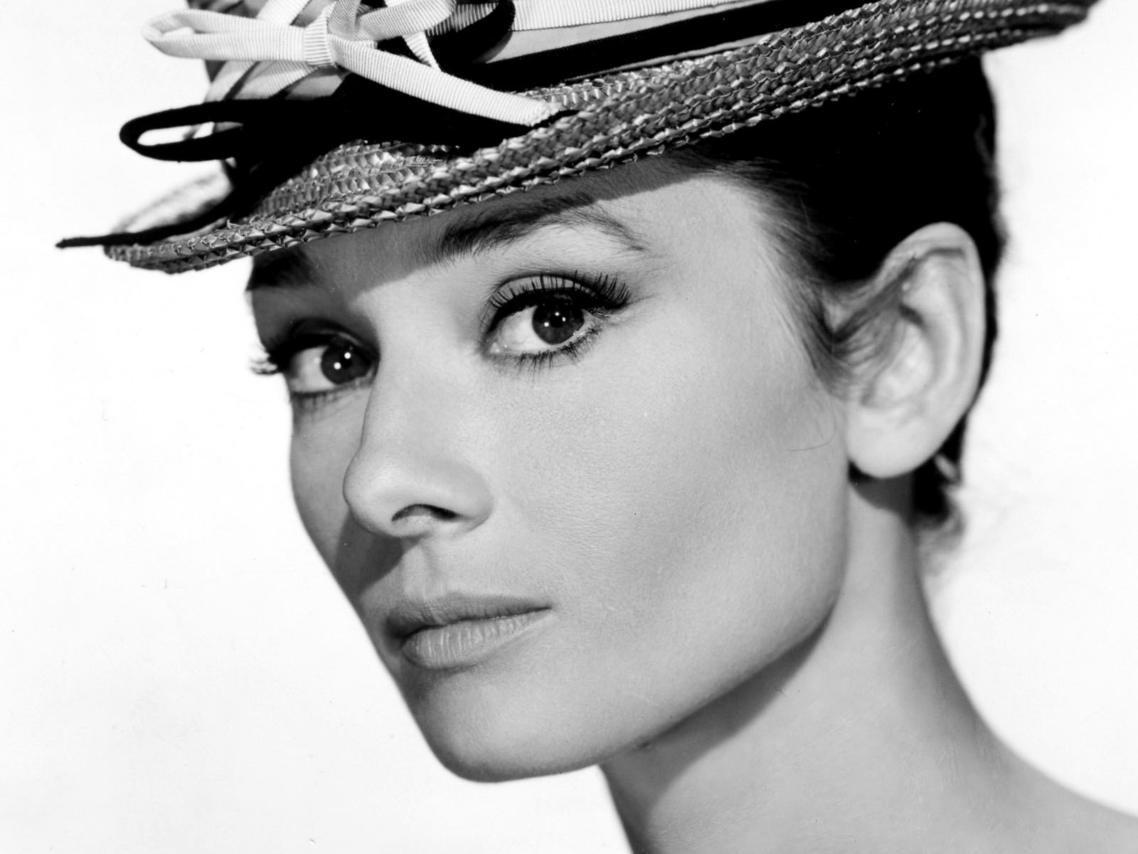 Audrey Hepburn wearing a hat HD Wallpaper