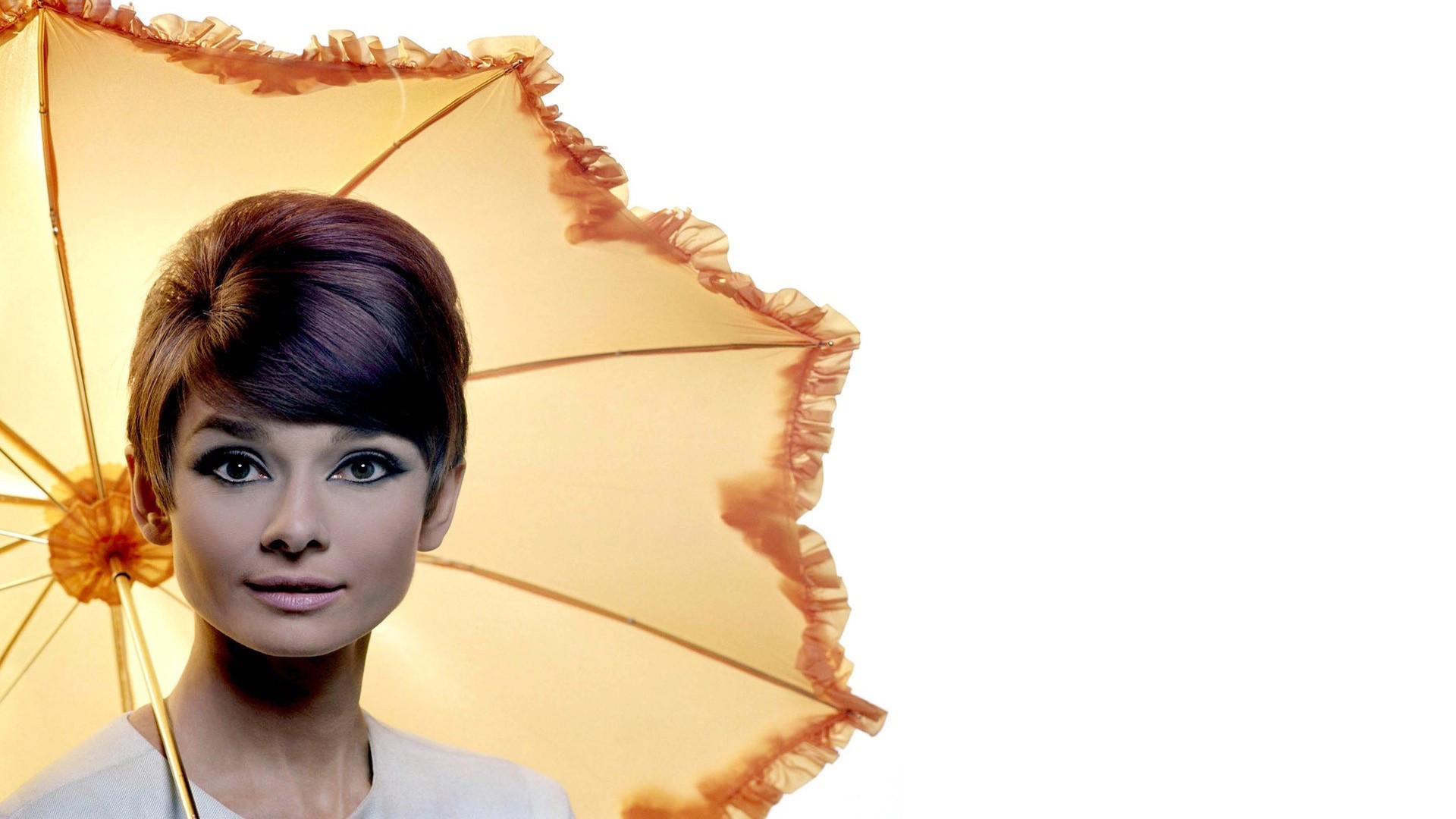 Audrey Hepburn with a parasol HD Wallpaper
