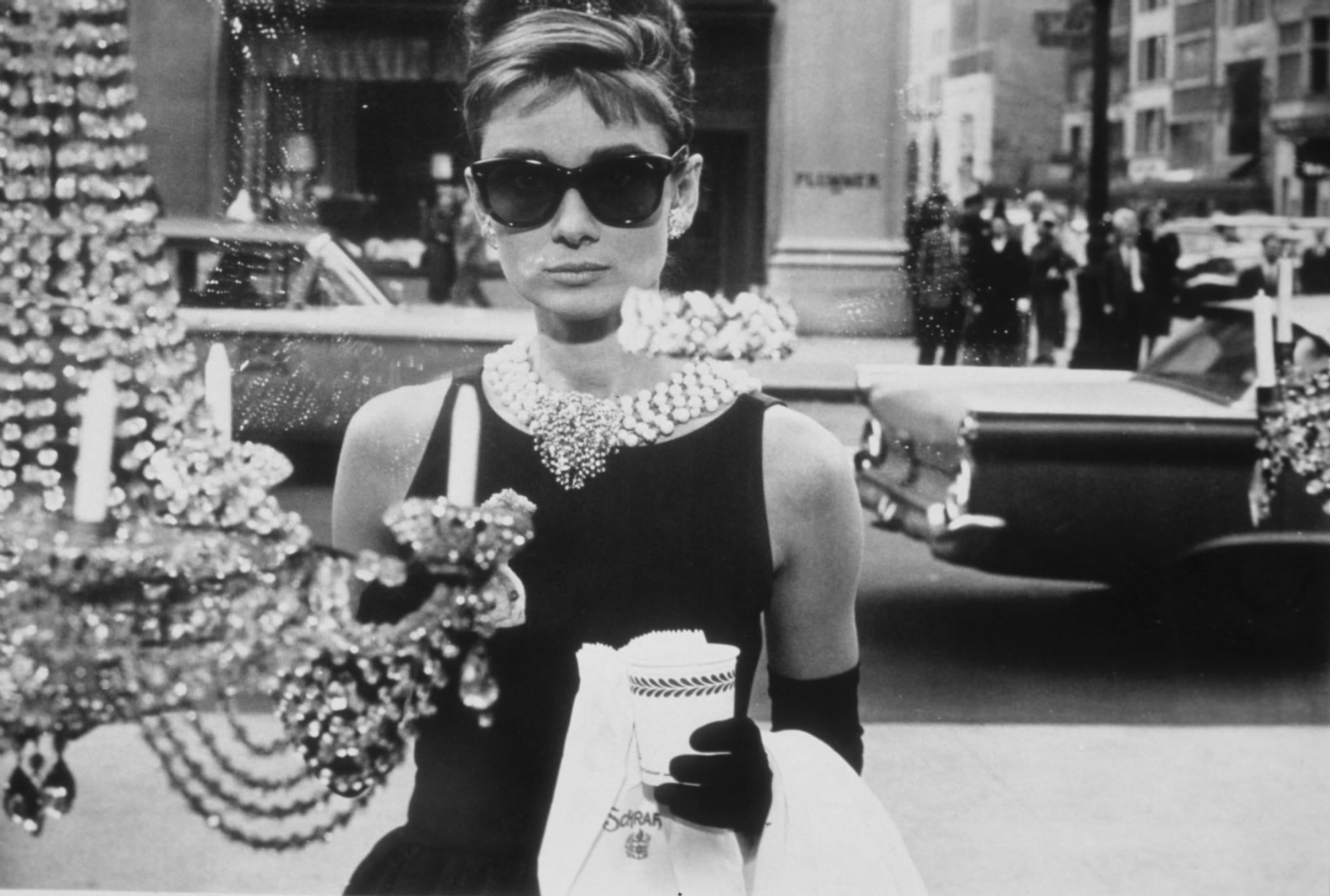 Audrey Hepburn in Breakfast at Tiffany's HD Wallpaper