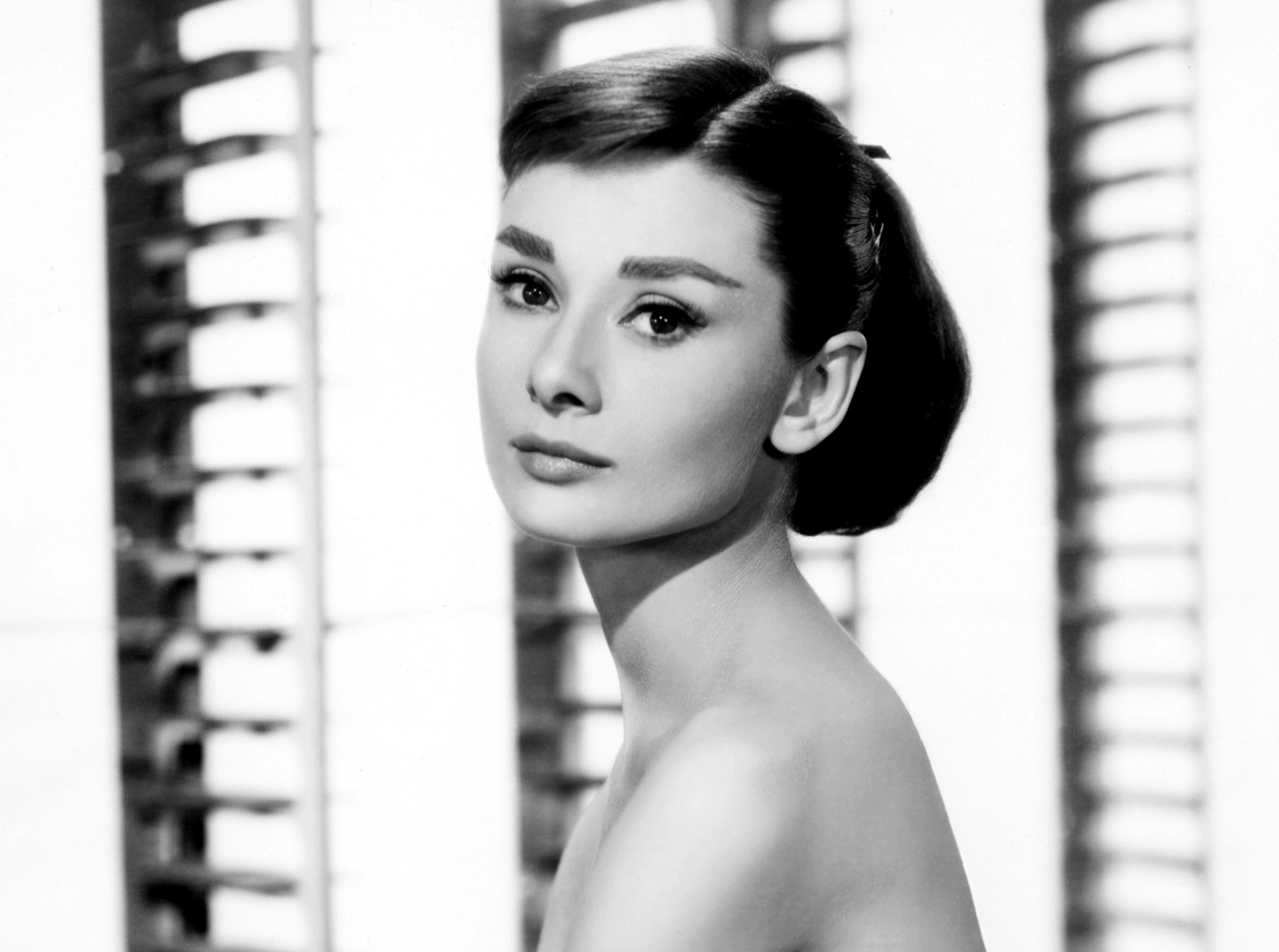 Audrey Hepburn HD Wallpaper