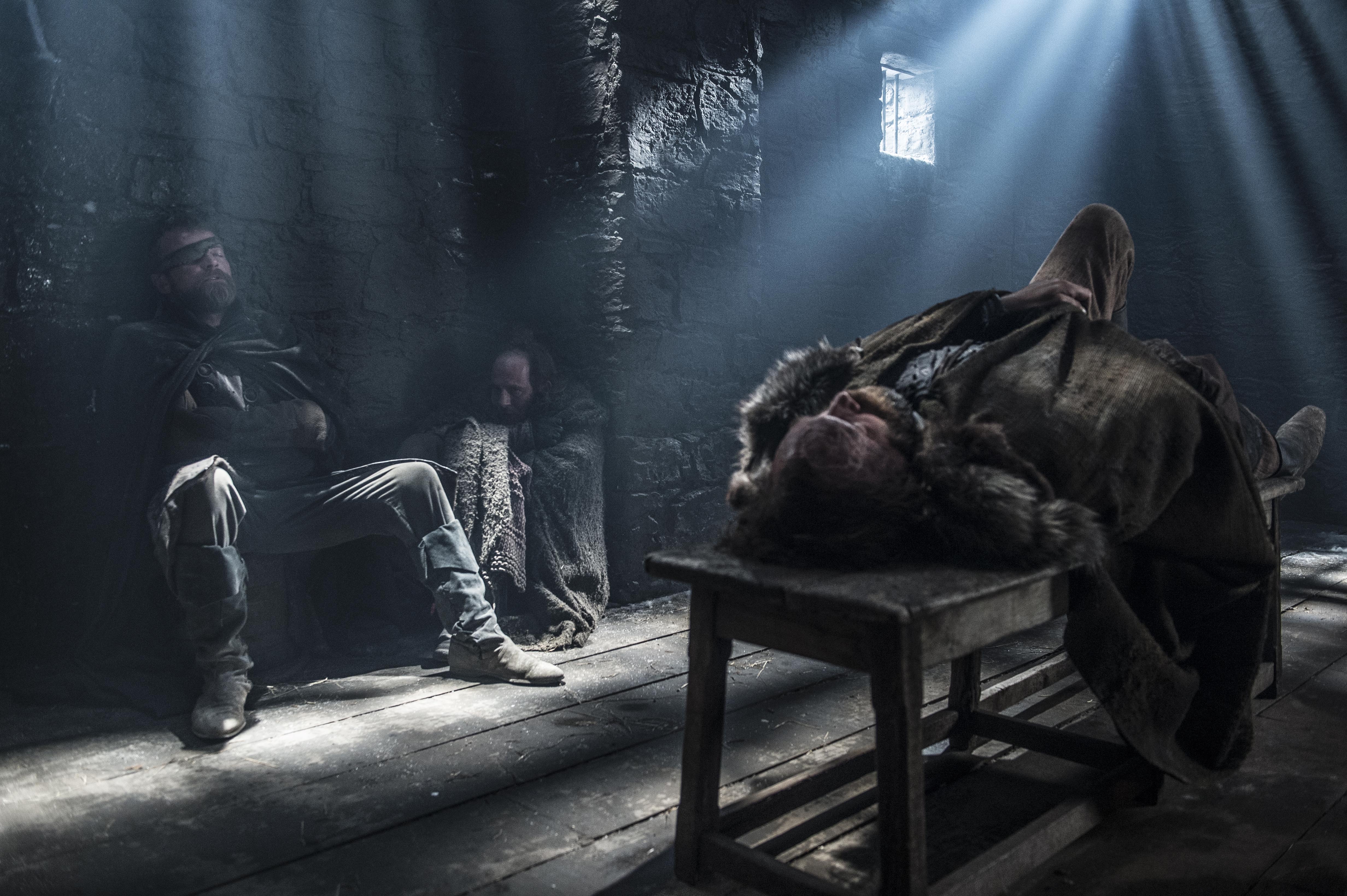 Beric Dondarrion and companions in a dark cell HD Wallpaper