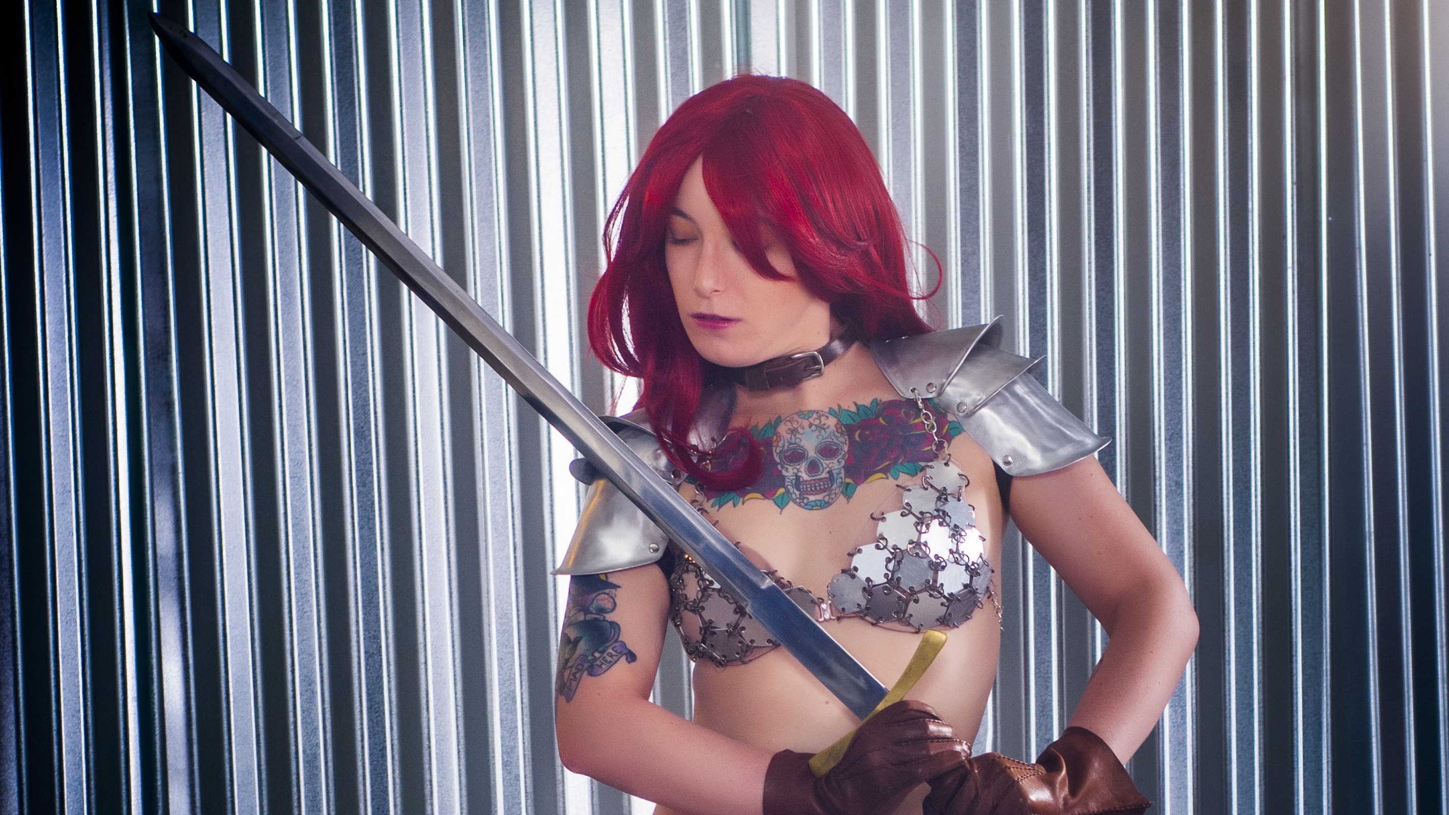 Red Sonja with a sword HD Wallpaper