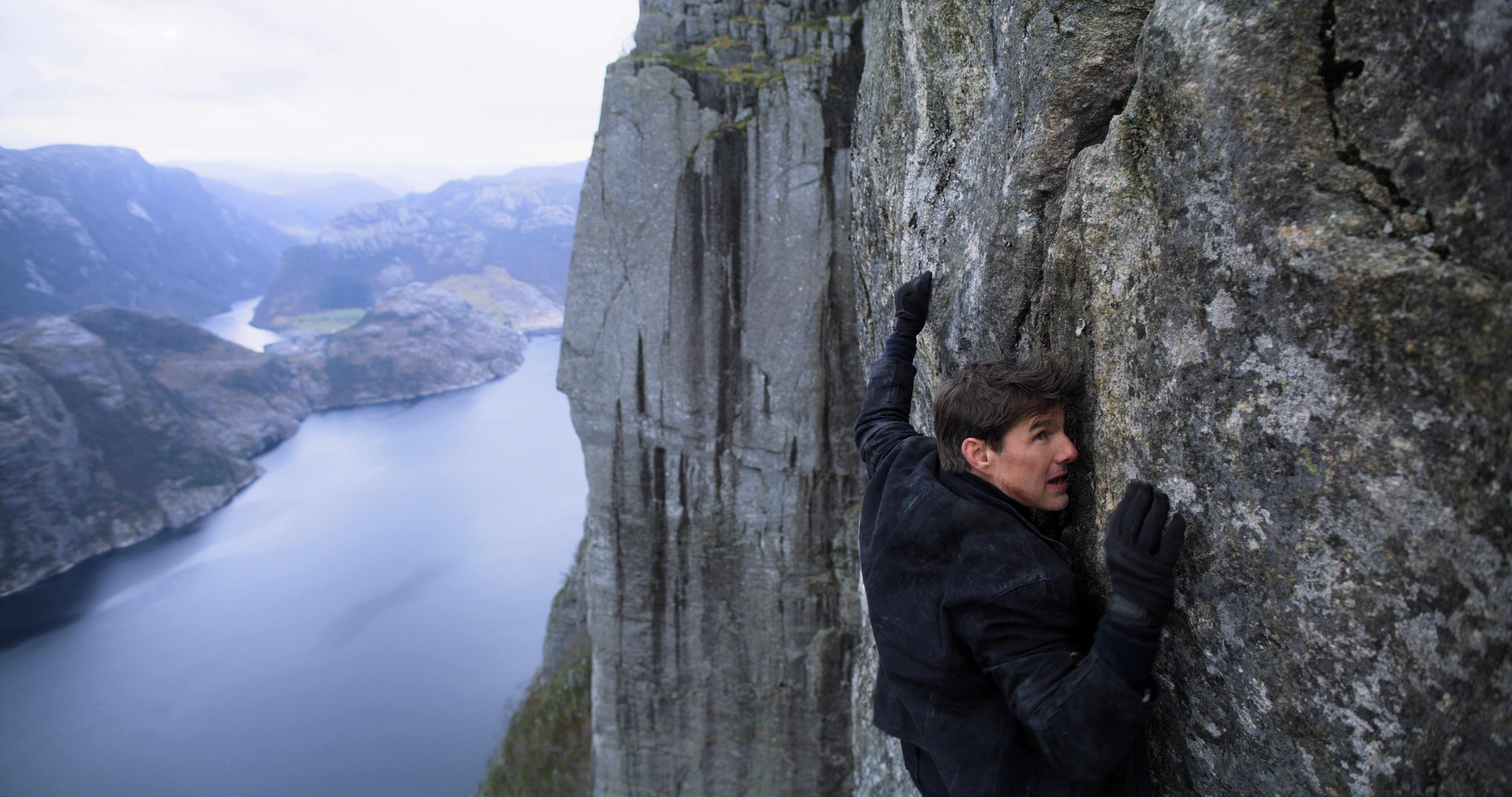 Ethan Hunt climbing a cliff HD Wallpaper