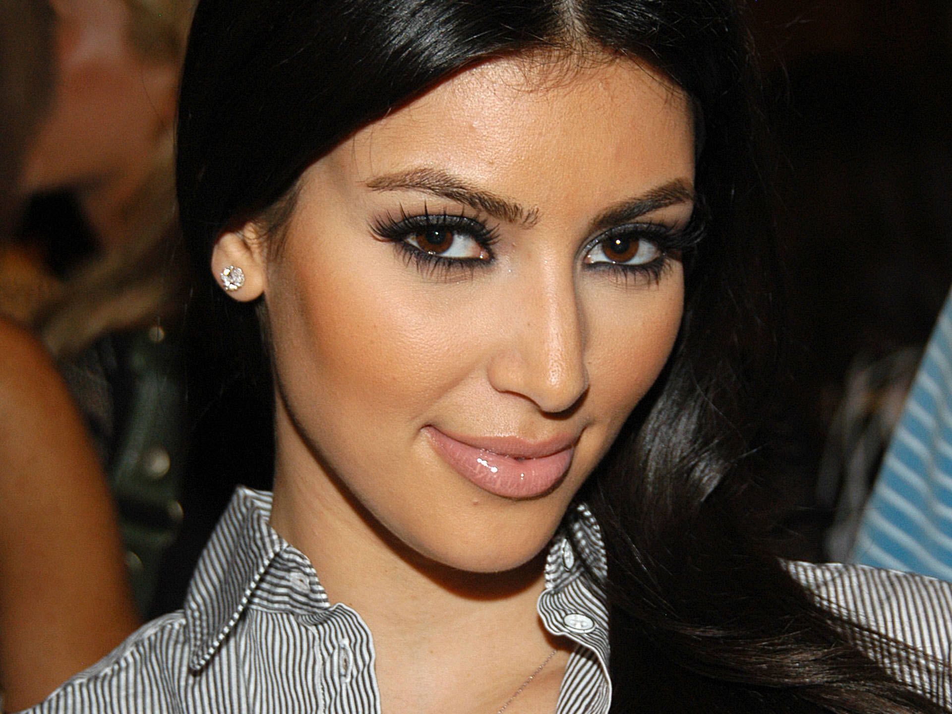 Kim Kardashian HD Wallpaper