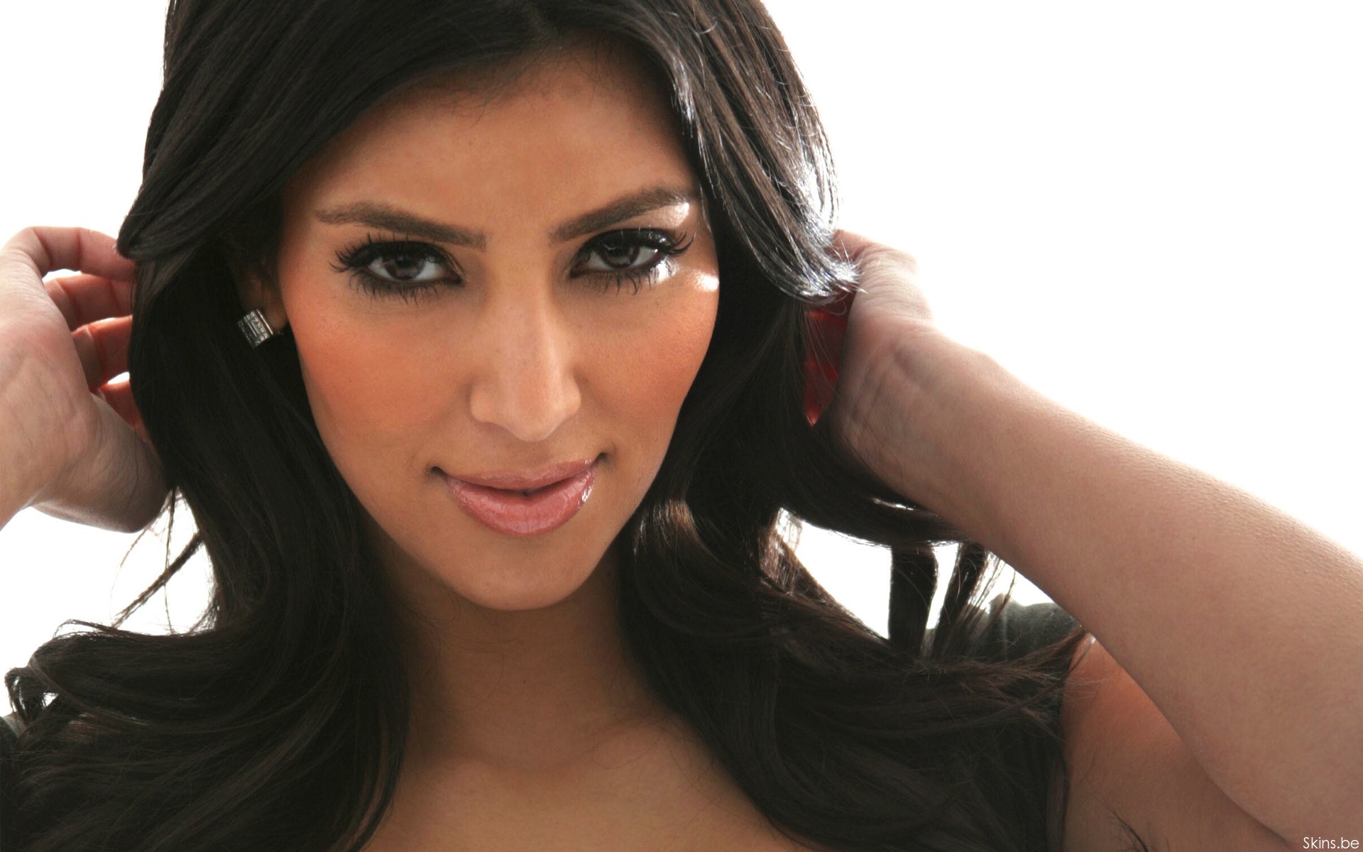 Kim Kardashian HD Wallpaper