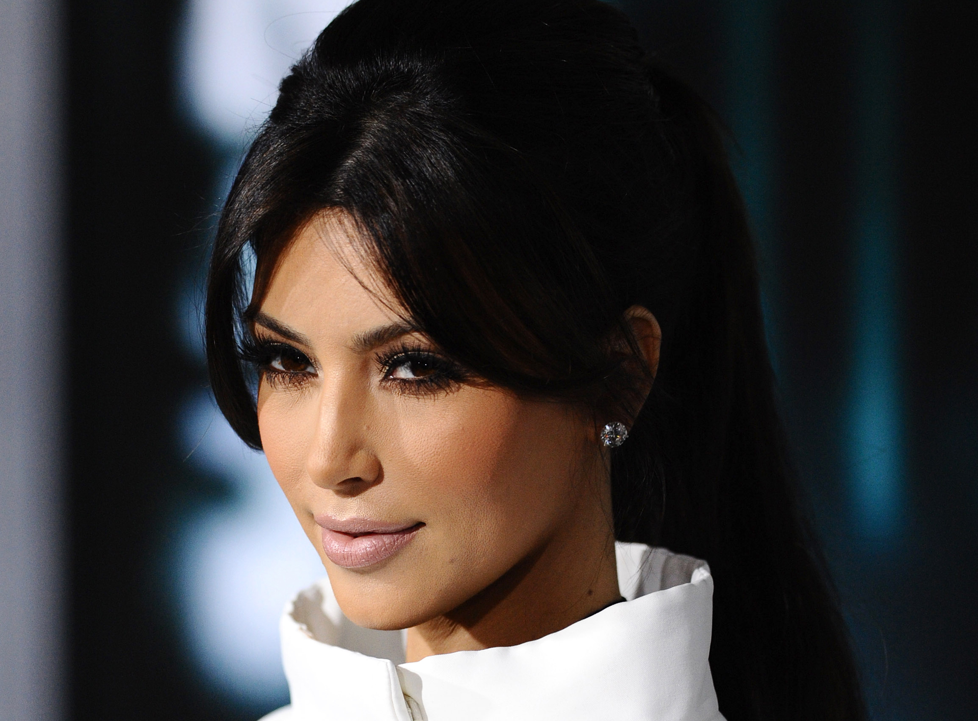 Kim Kardashian HD Wallpaper