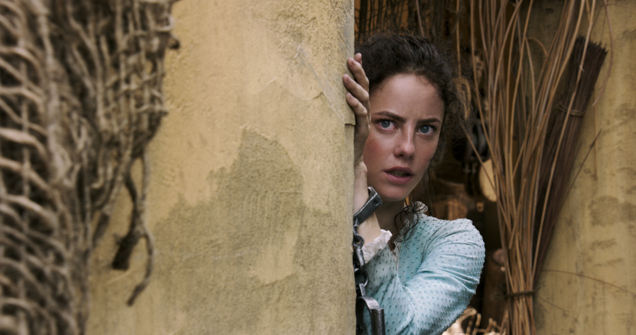 Carina Smyth from Pirates of the Caribbean HD Wallpaper