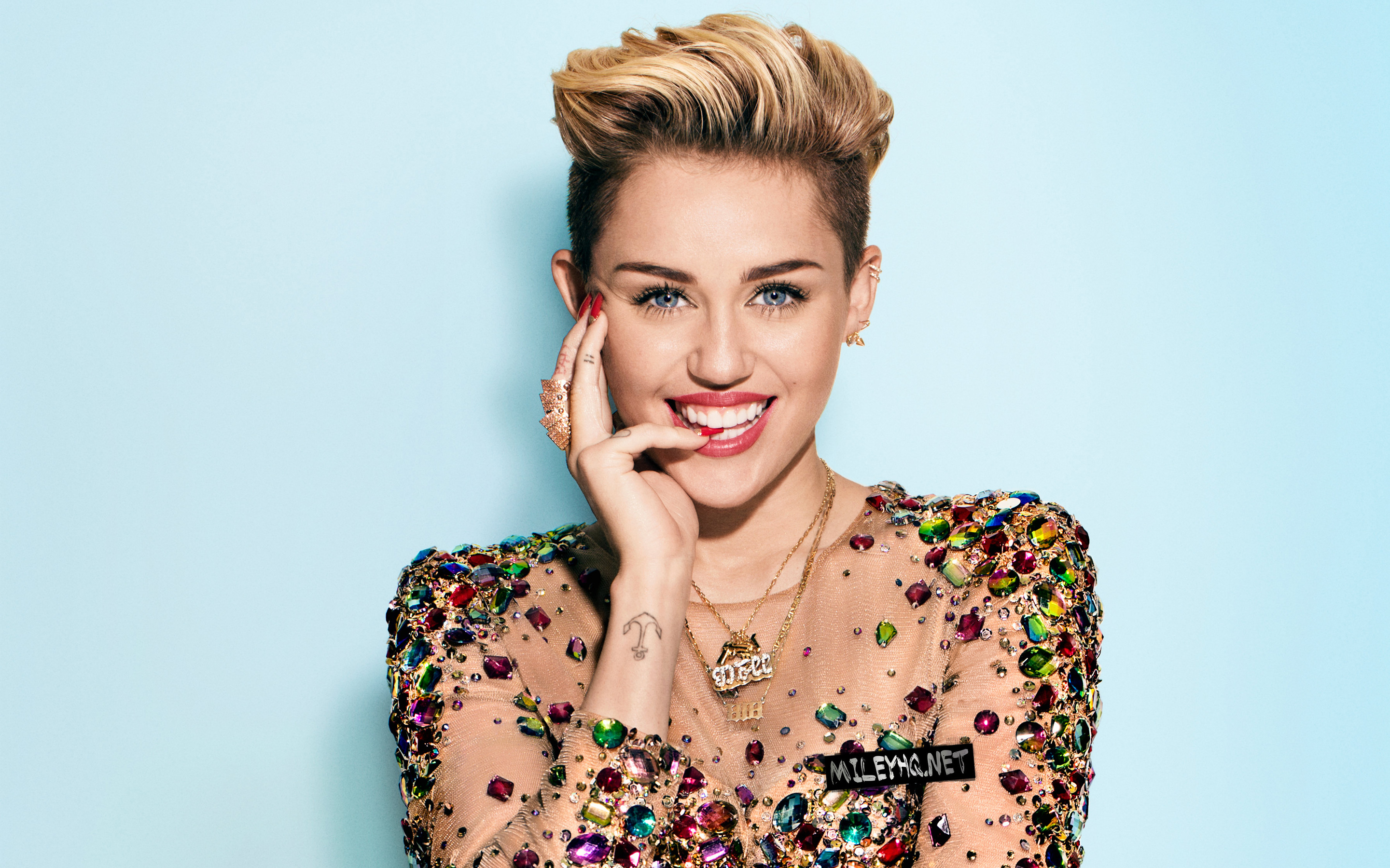 Miley Cyrus HD Wallpaper