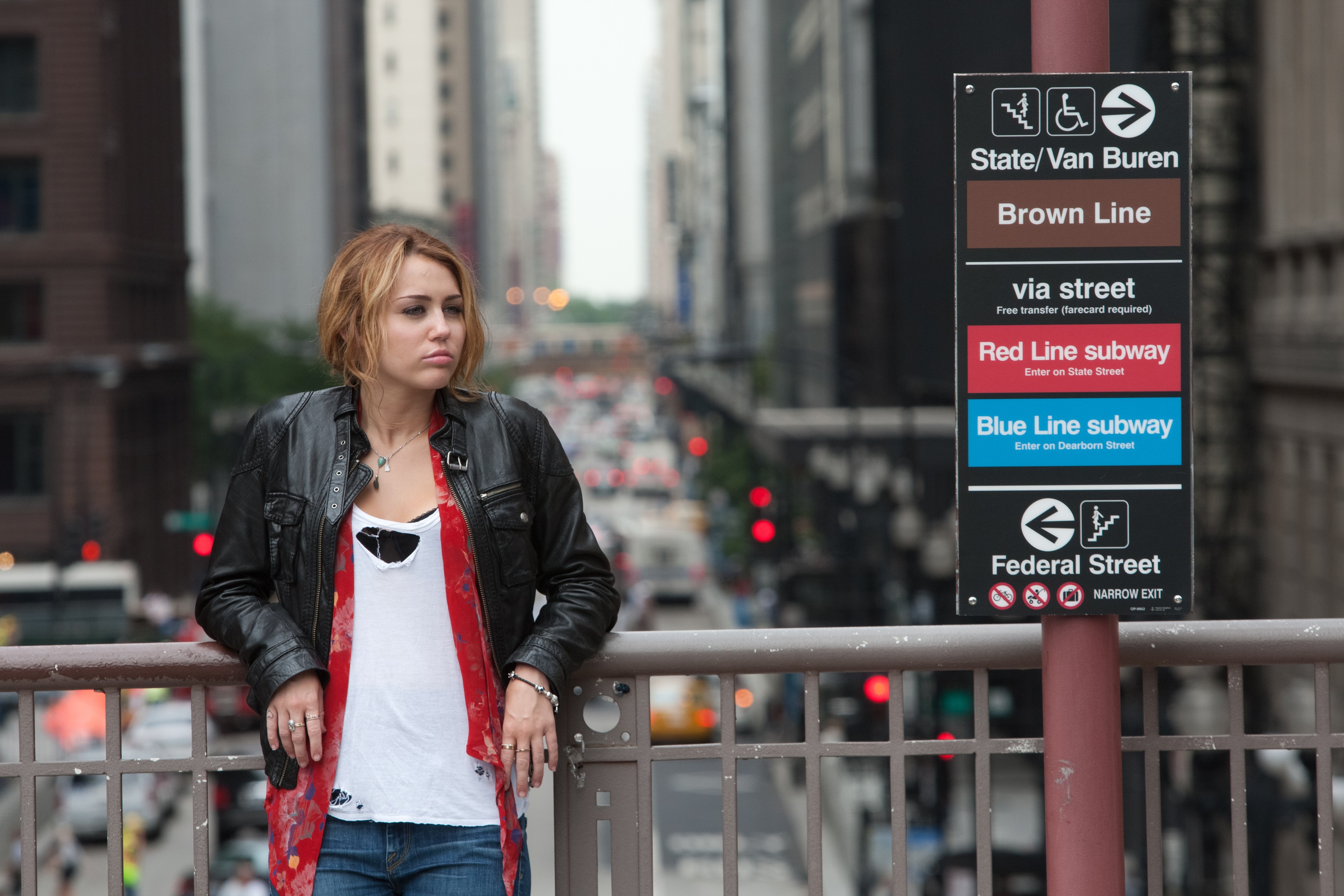 Miley Cyrus on a bridge in Chicago HD Wallpaper