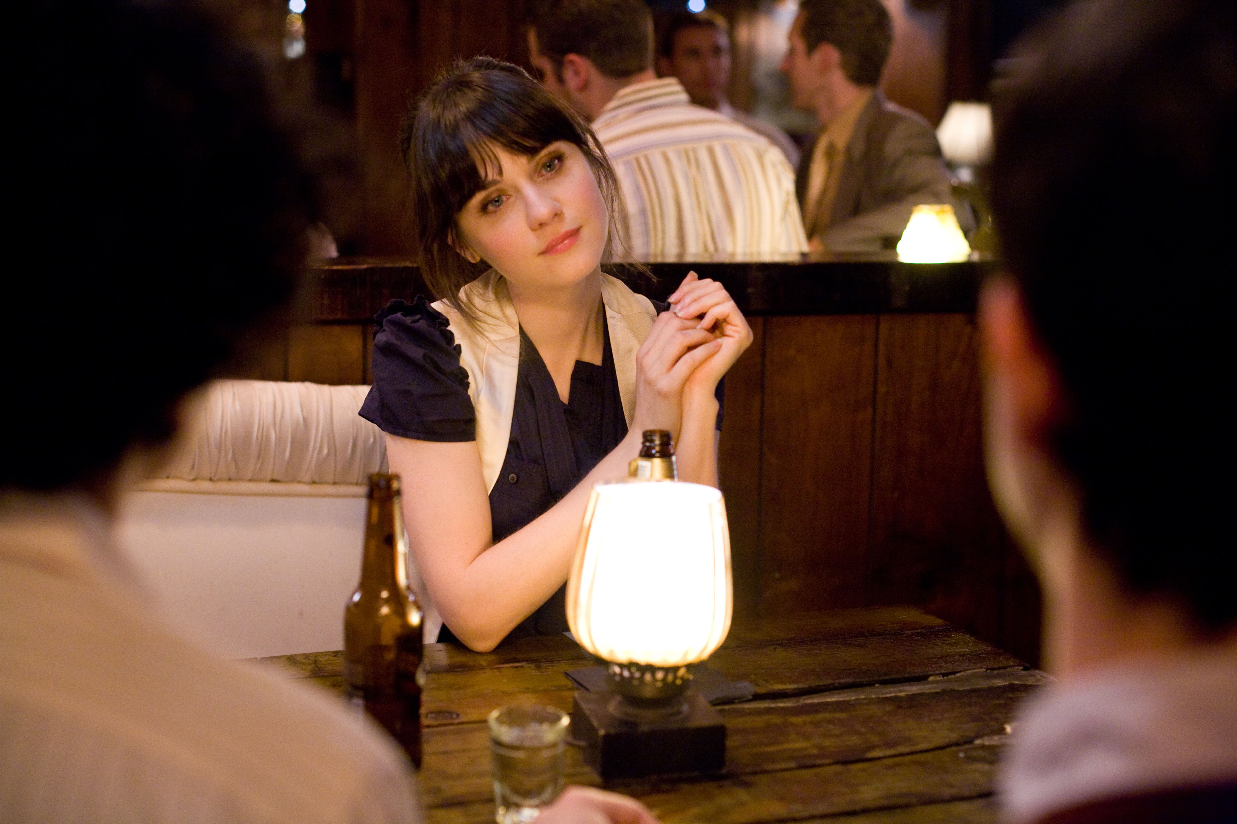 Summer Finn at a table with a lamp HD Wallpaper