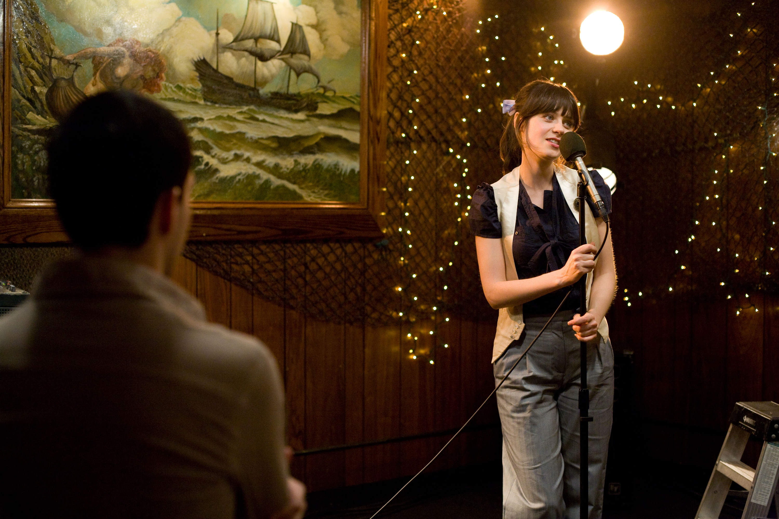 Summer Finn performing on stage HD Wallpaper